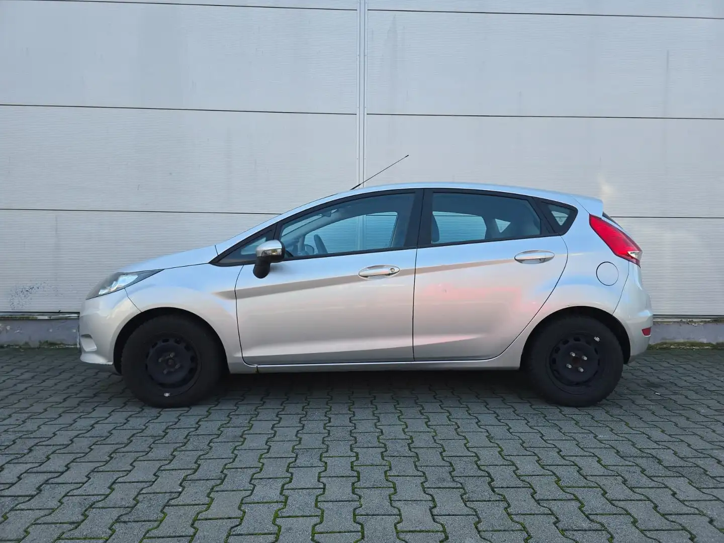 Ford Fiesta Trend Silber - 1
