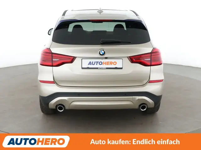 BMW X3 view 5