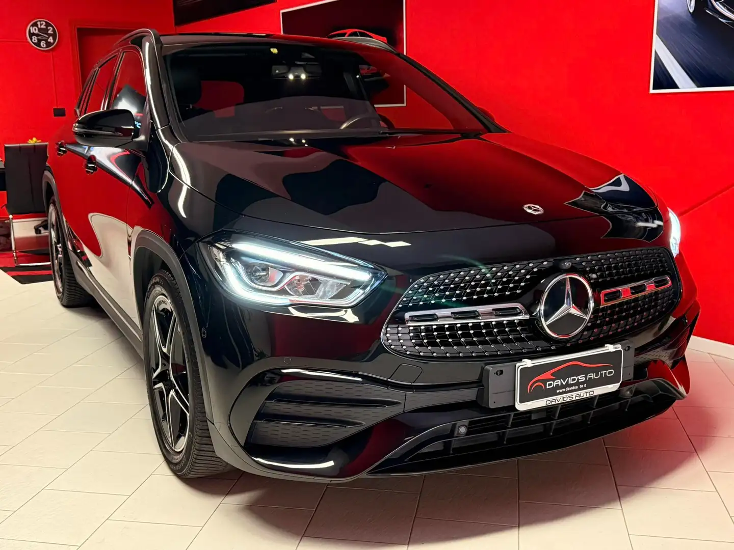 Mercedes-Benz GLA 200 Premium AMG Zwart - 2