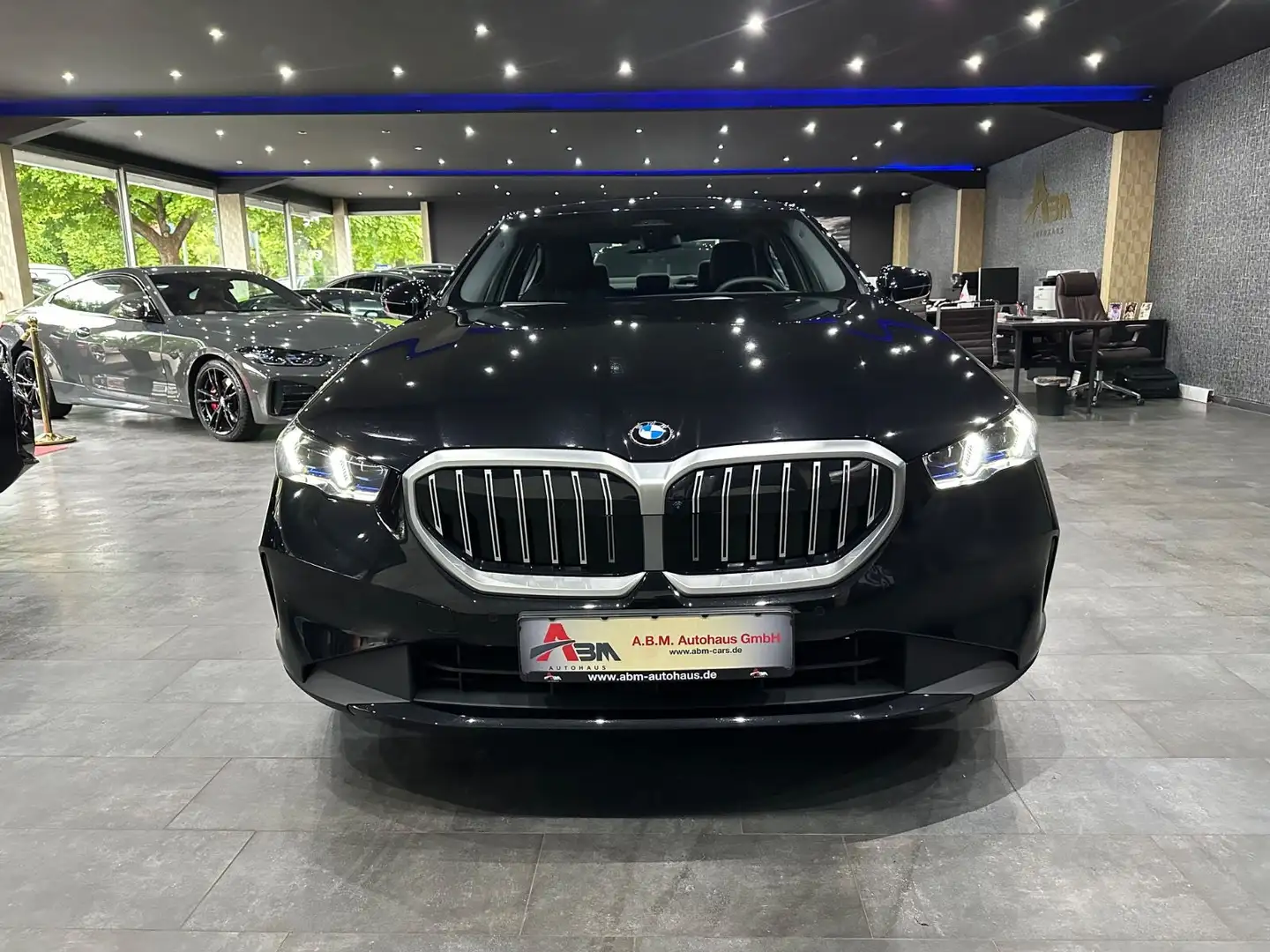 BMW 520 d Limousine /LEDER /HEAD-UP /360°KAM/ 20ZOLL Schwarz - 2
