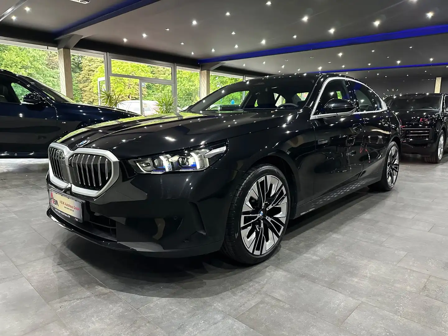 BMW 520 d Limousine /LEDER /HEAD-UP /360°KAM/ 20ZOLL Schwarz - 1