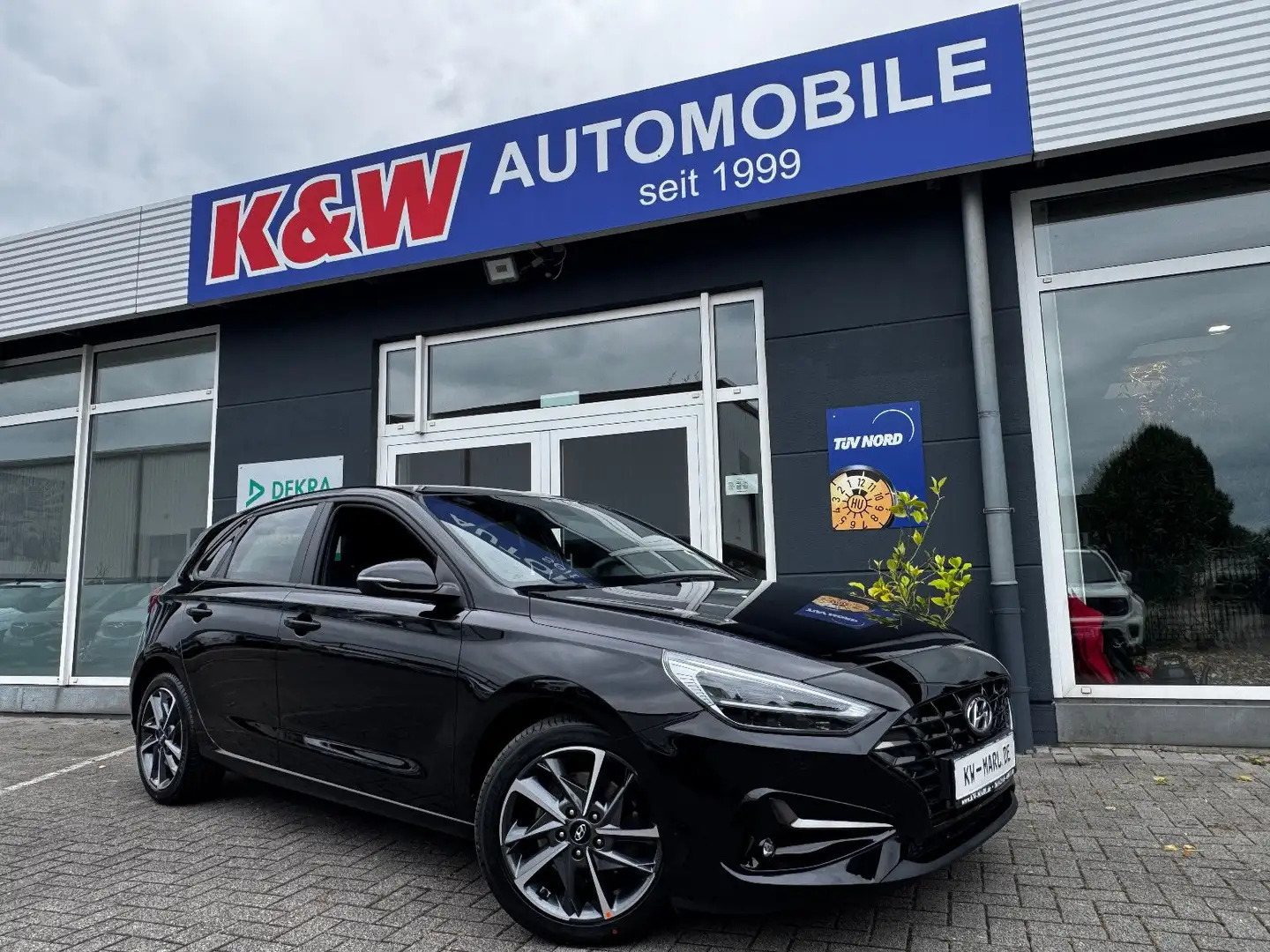 Hyundai i30 Connect & Go NAVI+CAM KLIMAAUTO WINTERRÄDER Noir - 1