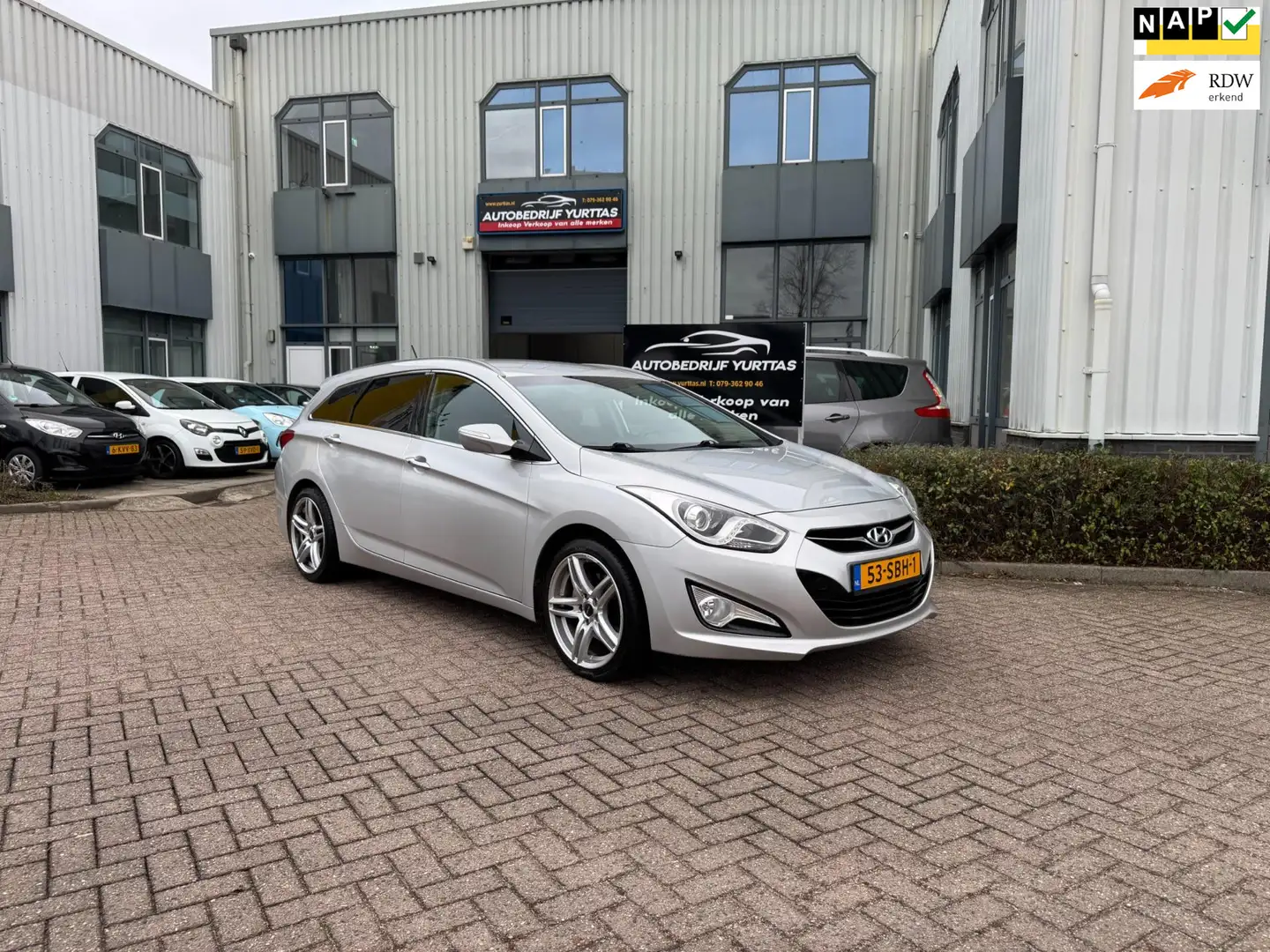 Hyundai i40 Wagon 1.6 GDI Blue Business Edition Gris - 1
