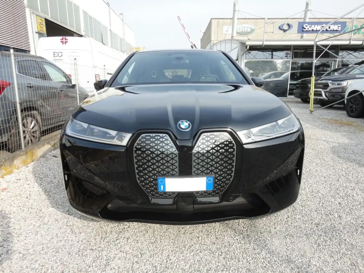 BMW iX M60 - Listino € 146.820,00 - Gancio - Tetto - 22 Black - 2