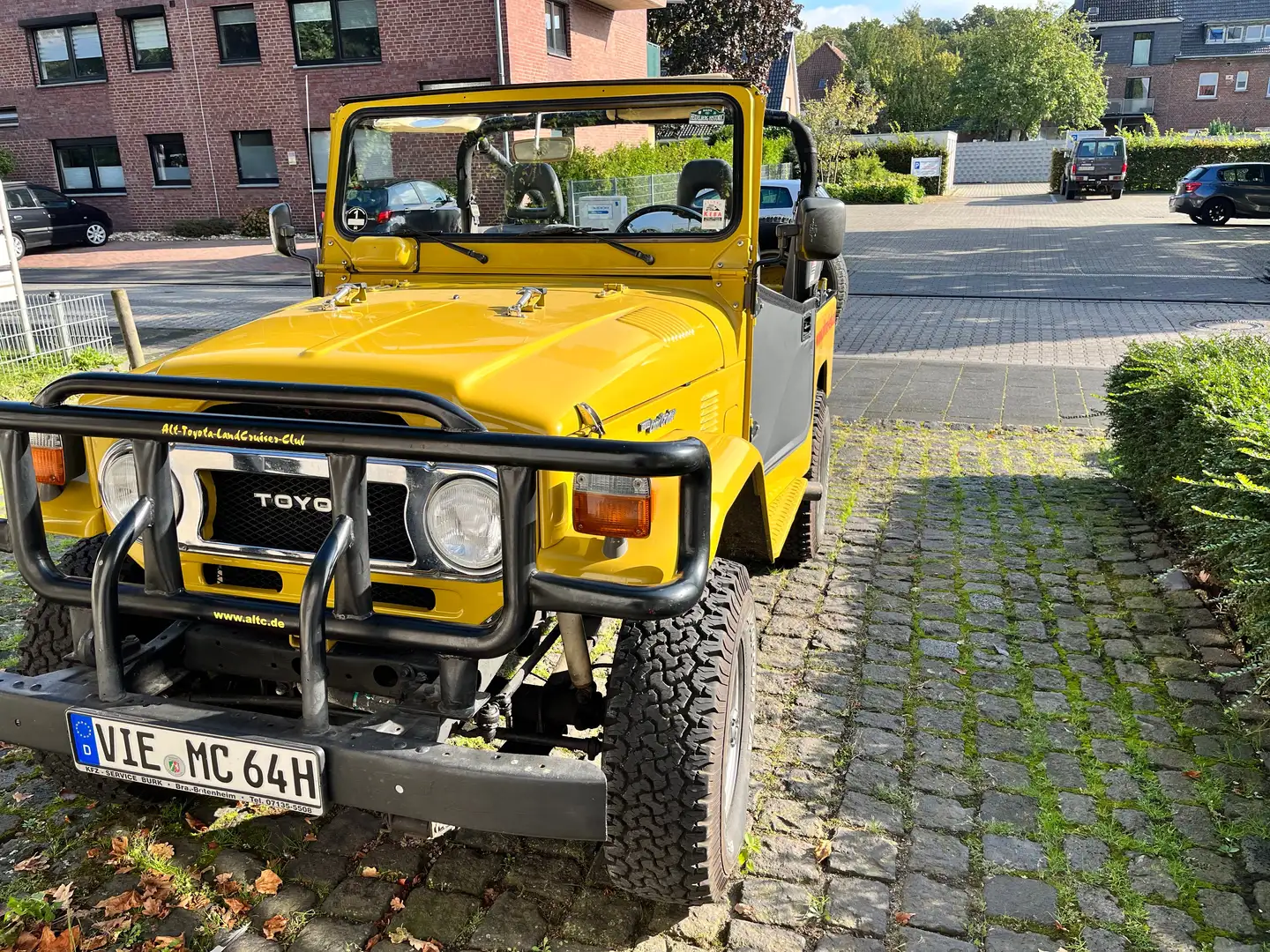Toyota FJ40 žuta - 2