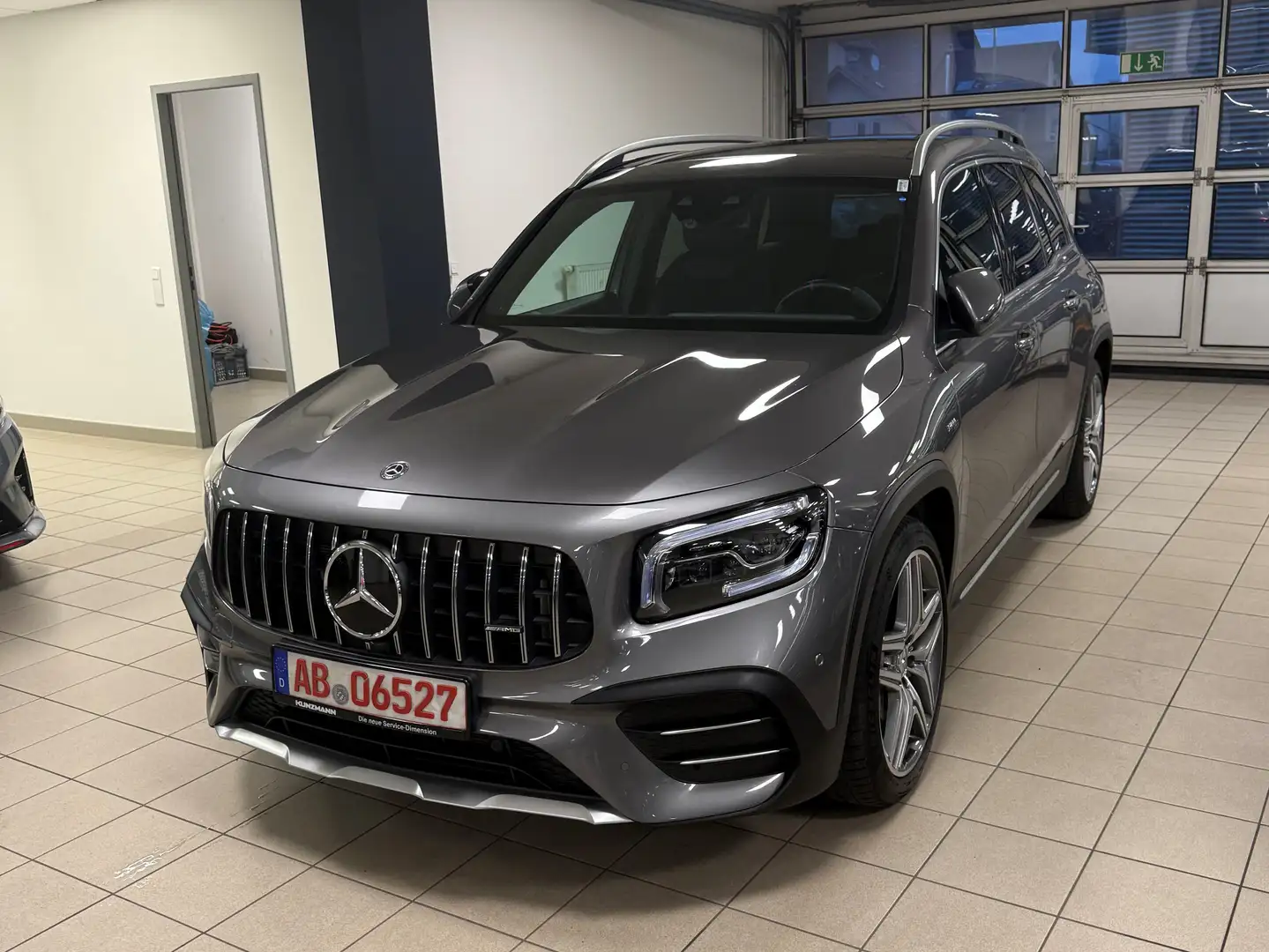 Mercedes-Benz GLB 35 AMG 📍 Junge Sterne Garantie direkt bei Mercedes Grau - 1