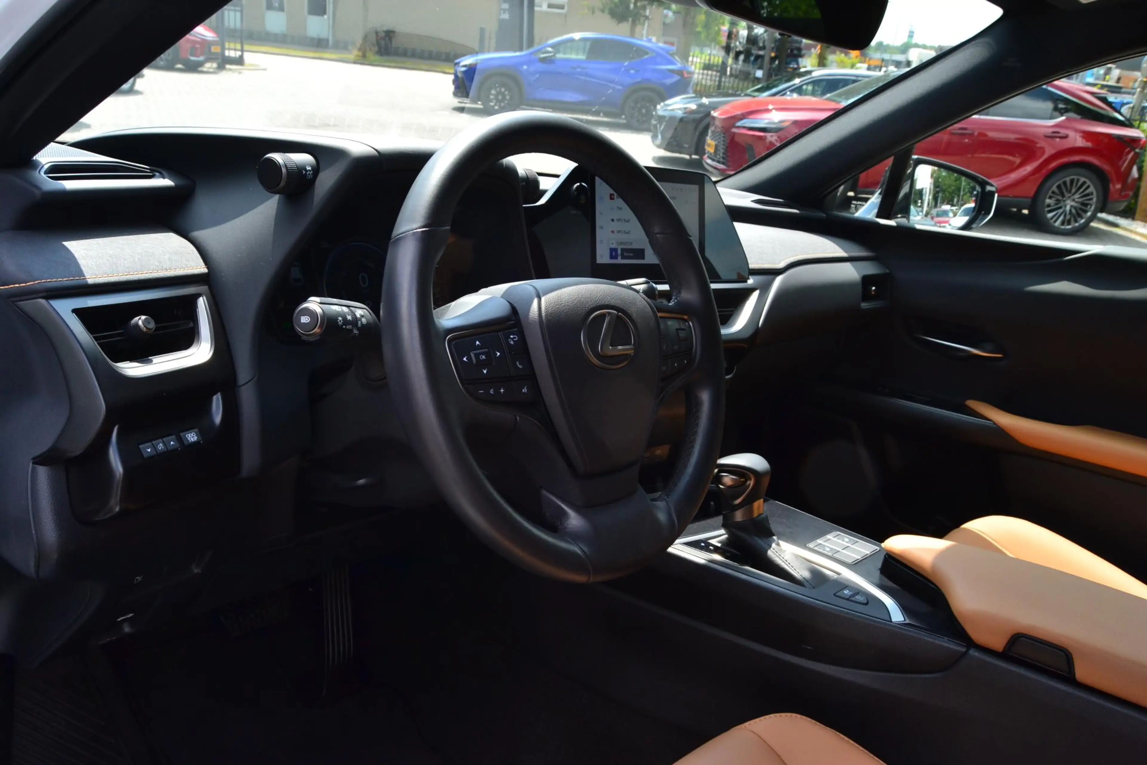 Lexus UX 250h F Sport Design NL-AUTO — photo 14