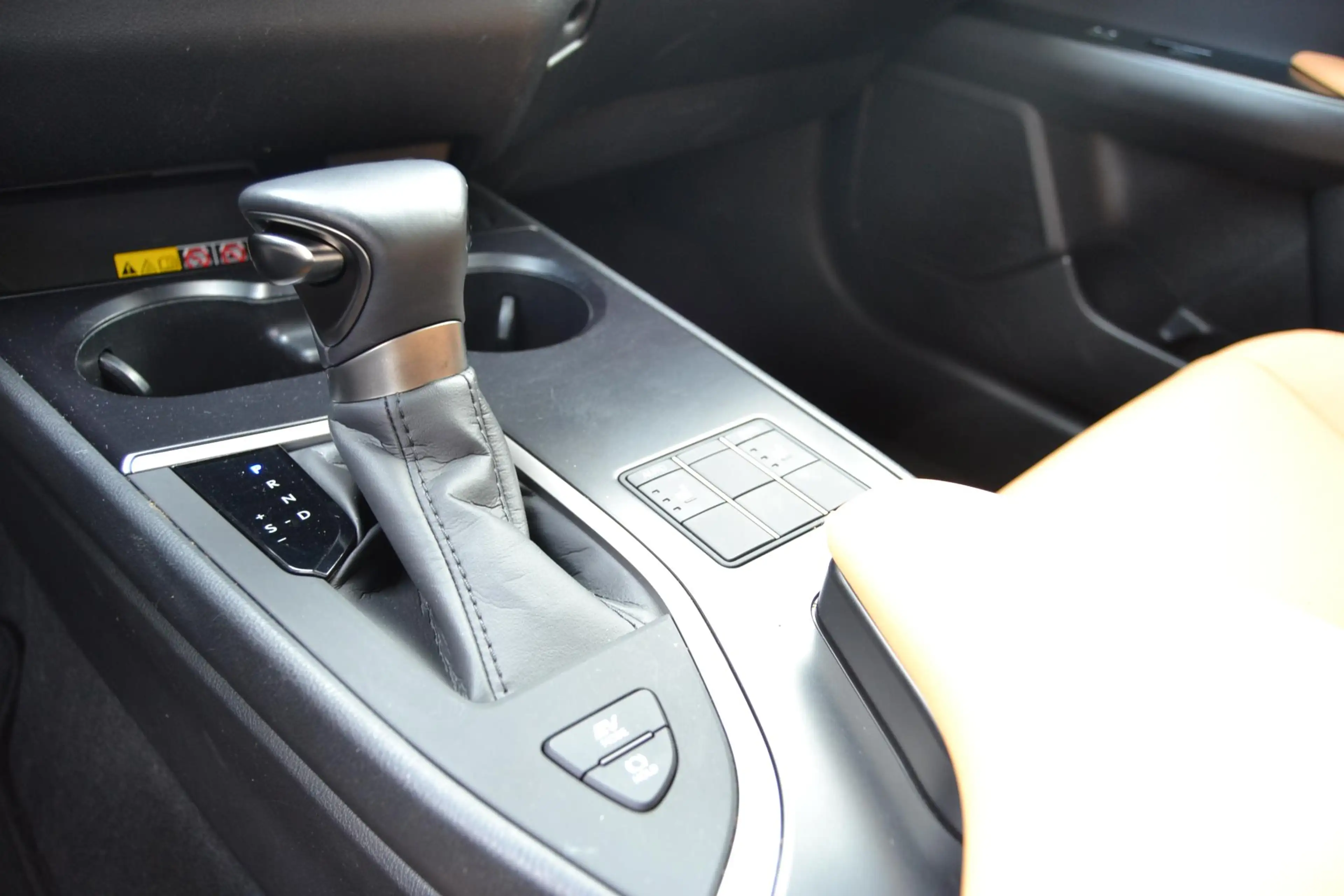 Lexus UX 250h F Sport Design NL-AUTO — photo 29