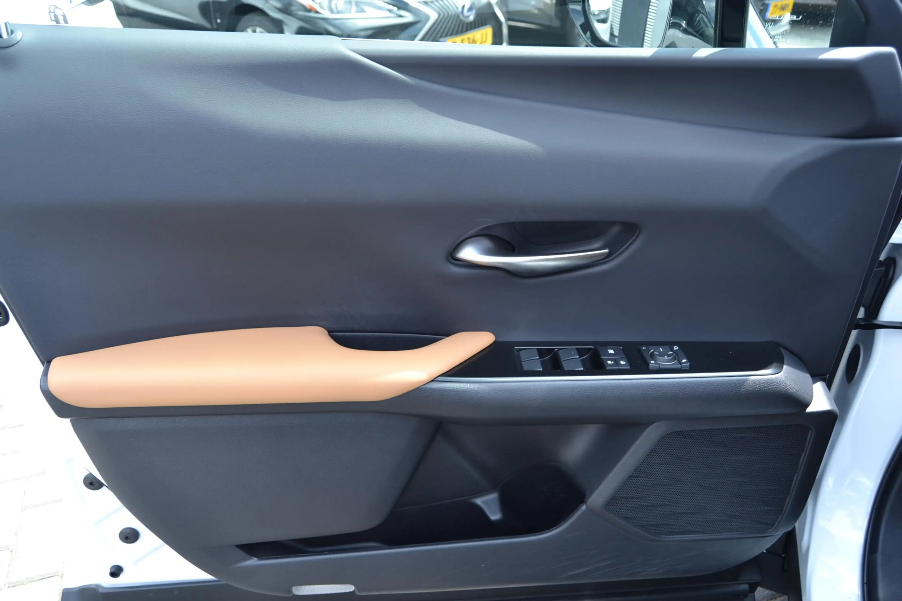 Lexus UX 250h F Sport Design NL-AUTO — photo 17