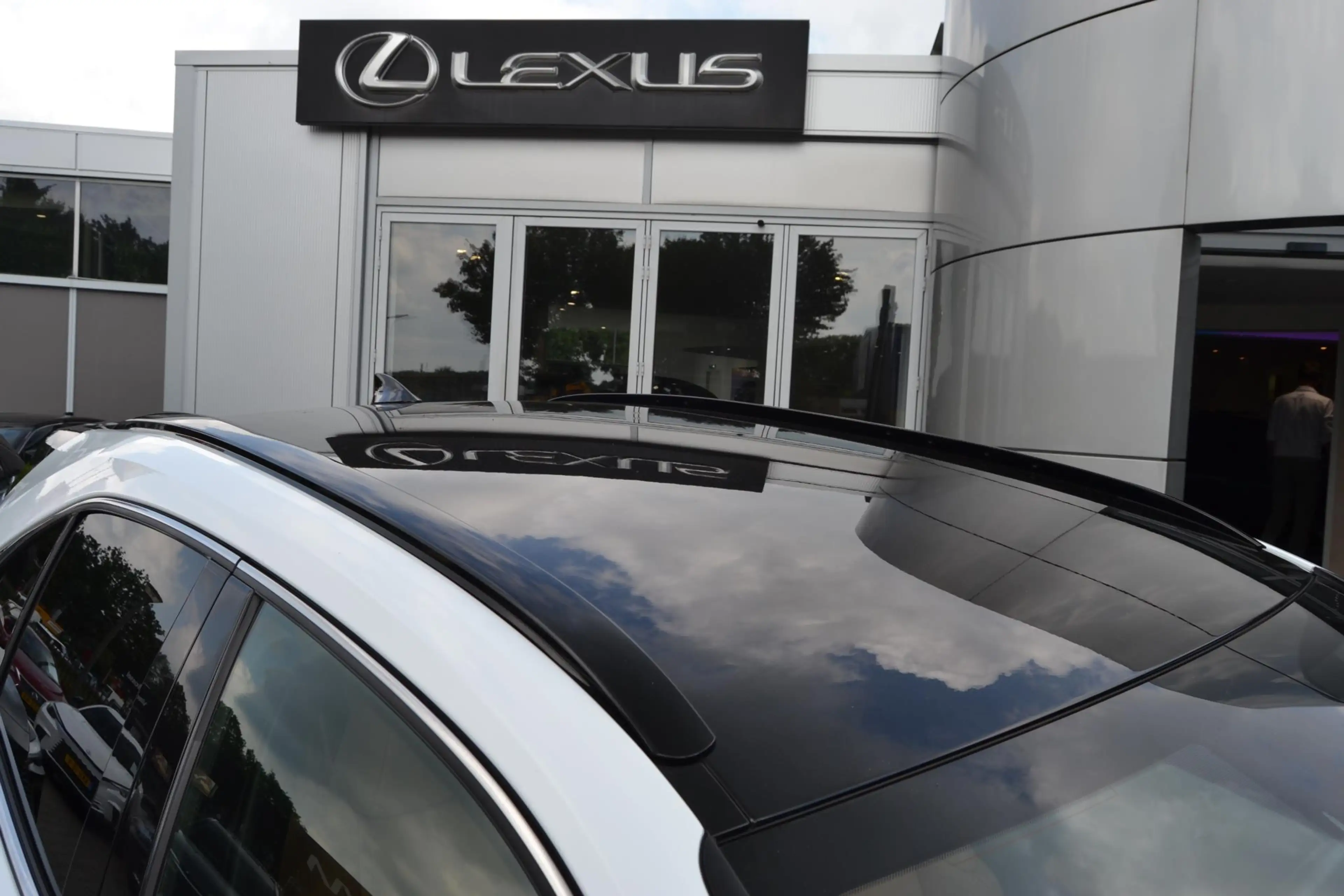 Lexus UX 250h F Sport Design NL-AUTO — photo 37