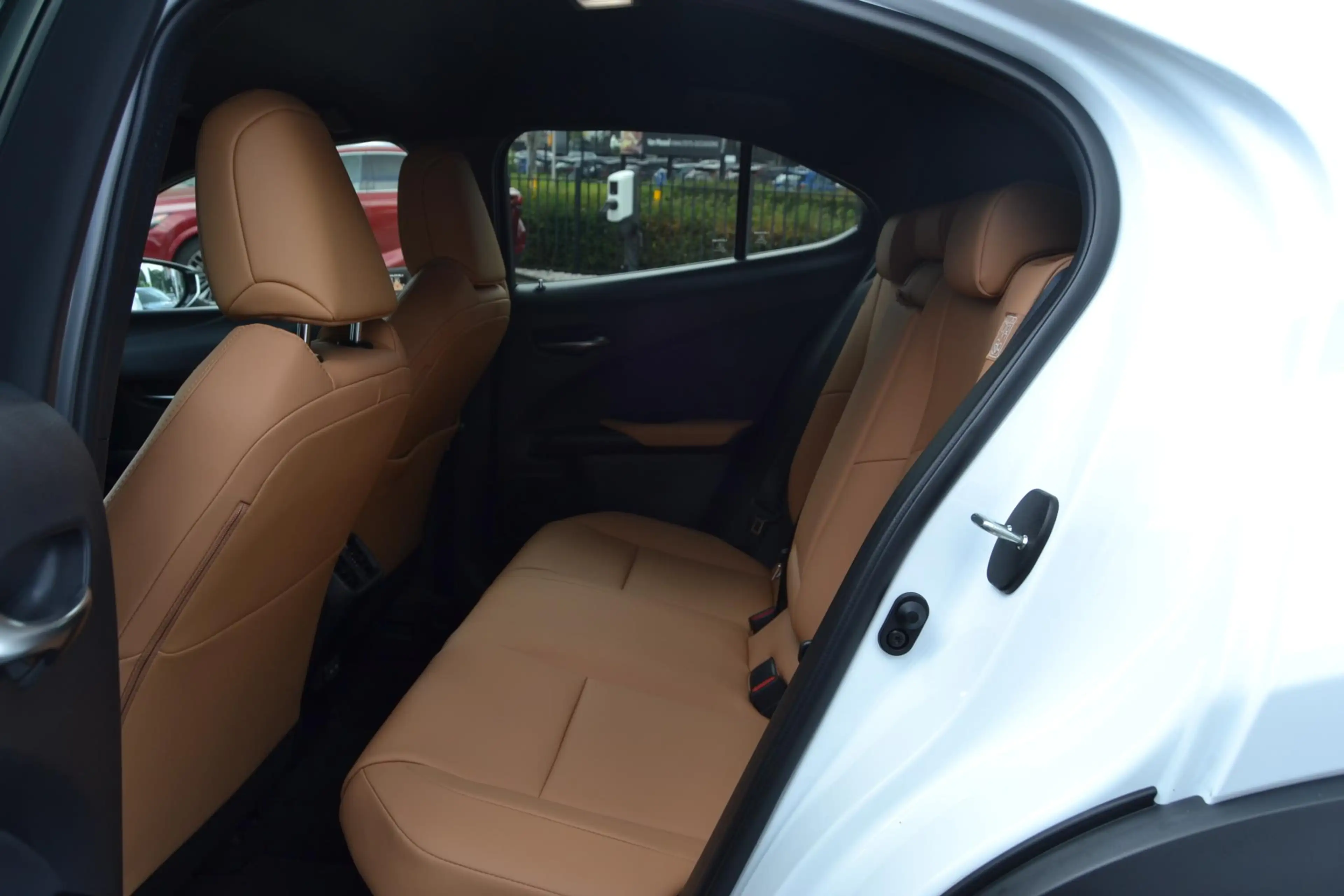 Lexus UX 250h F Sport Design NL-AUTO — photo 32