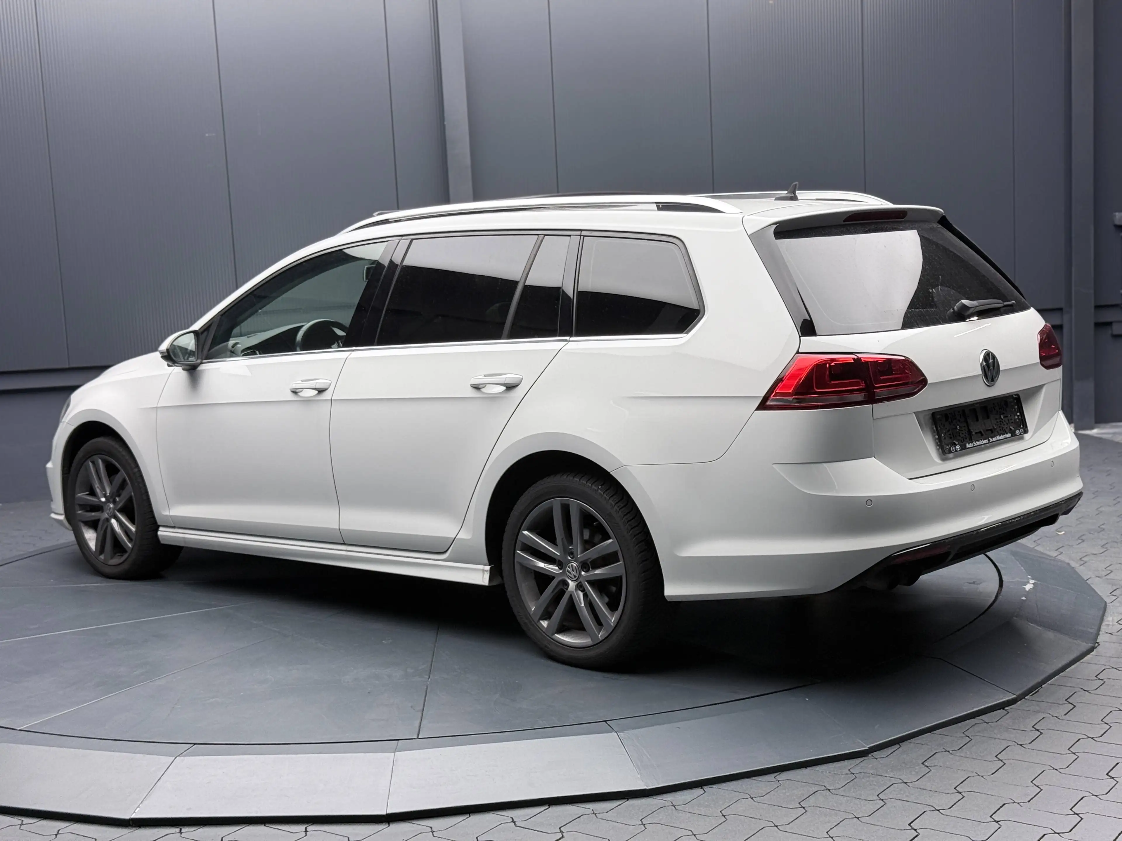 Volkswagen Golf Variant Highline/R-Line *PANORAMA*DynAudio*Massage*T-LEDER* — photo 2