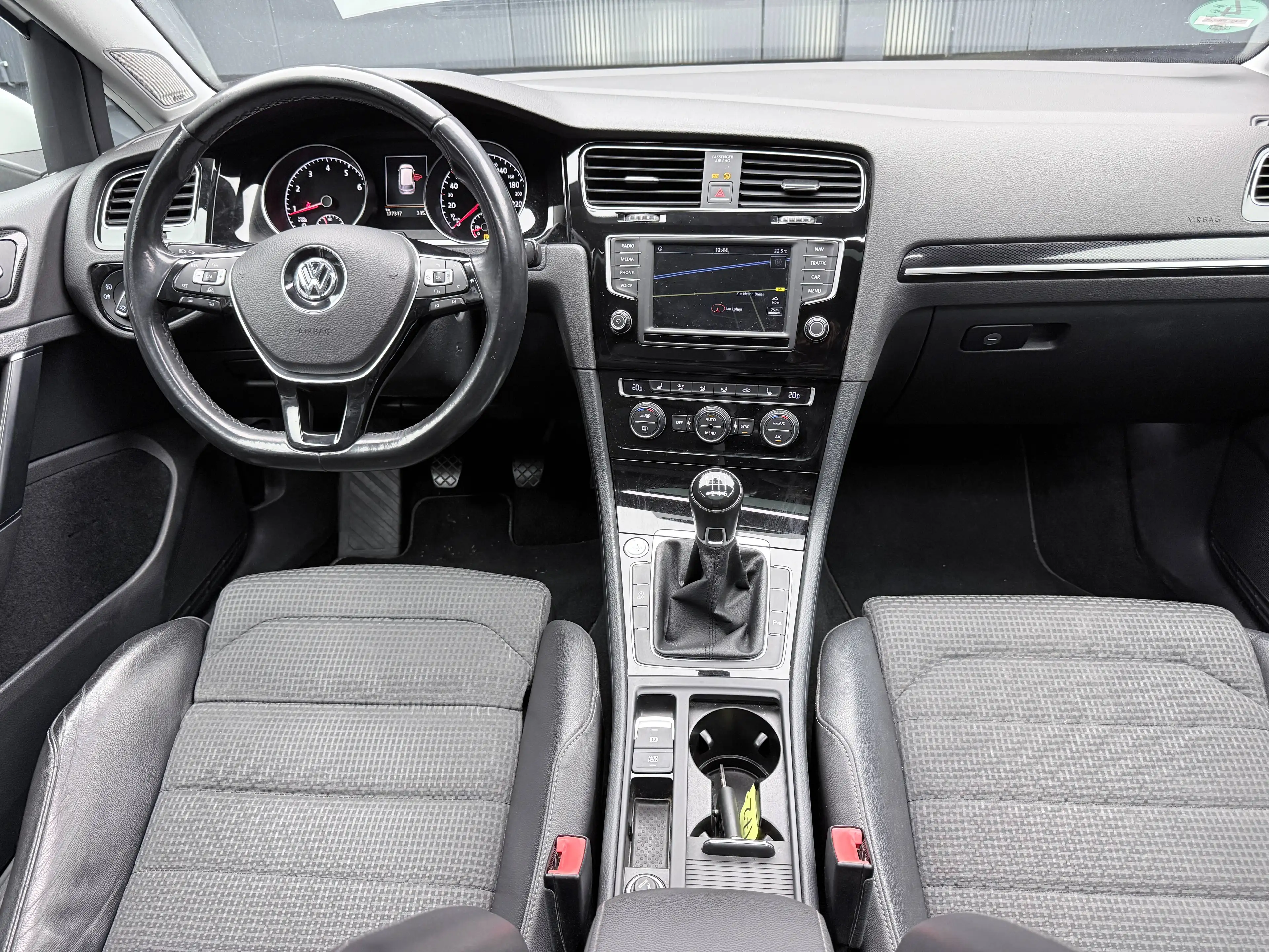 Volkswagen Golf Variant Highline/R-Line *PANORAMA*DynAudio*Massage*T-LEDER* — photo 8