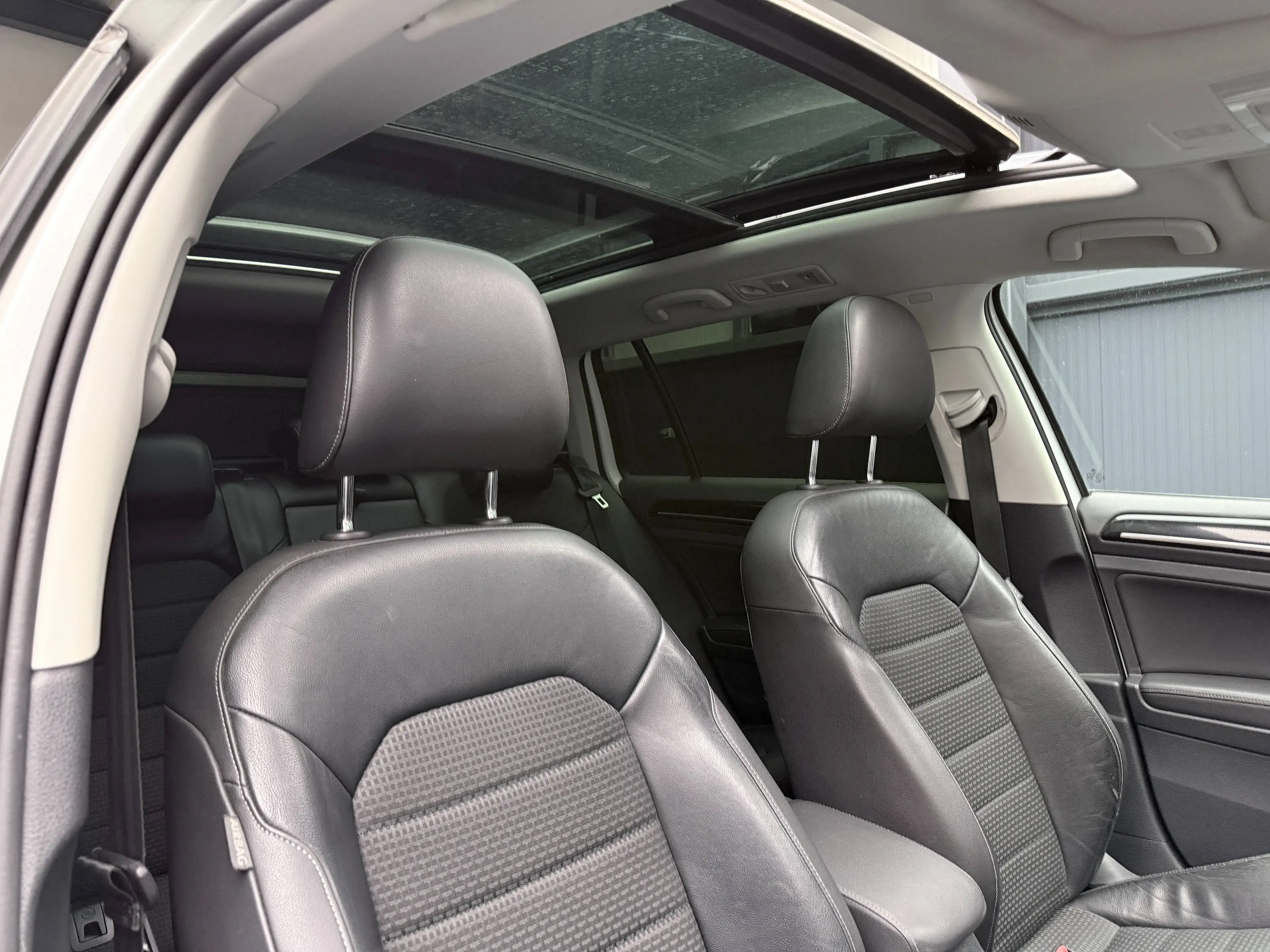 Volkswagen Golf Variant Highline/R-Line *PANORAMA*DynAudio*Massage*T-LEDER* — photo 5