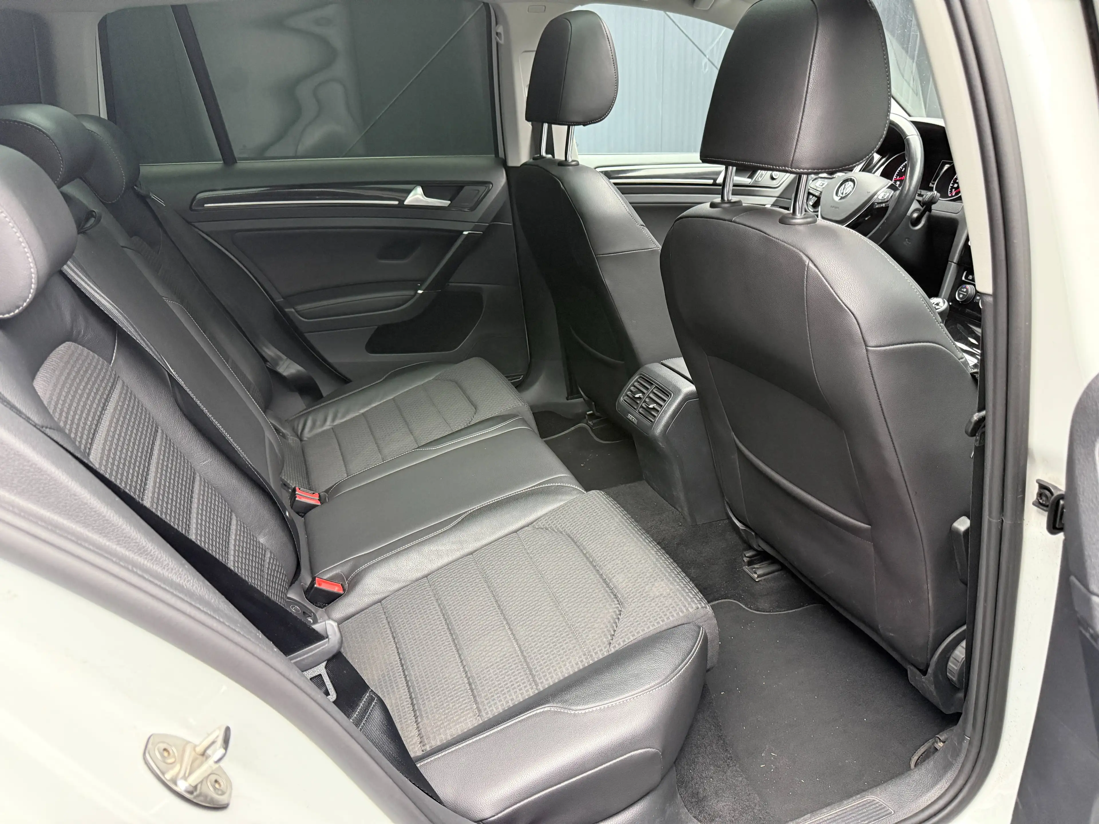 Volkswagen Golf Variant Highline/R-Line *PANORAMA*DynAudio*Massage*T-LEDER* — photo 13