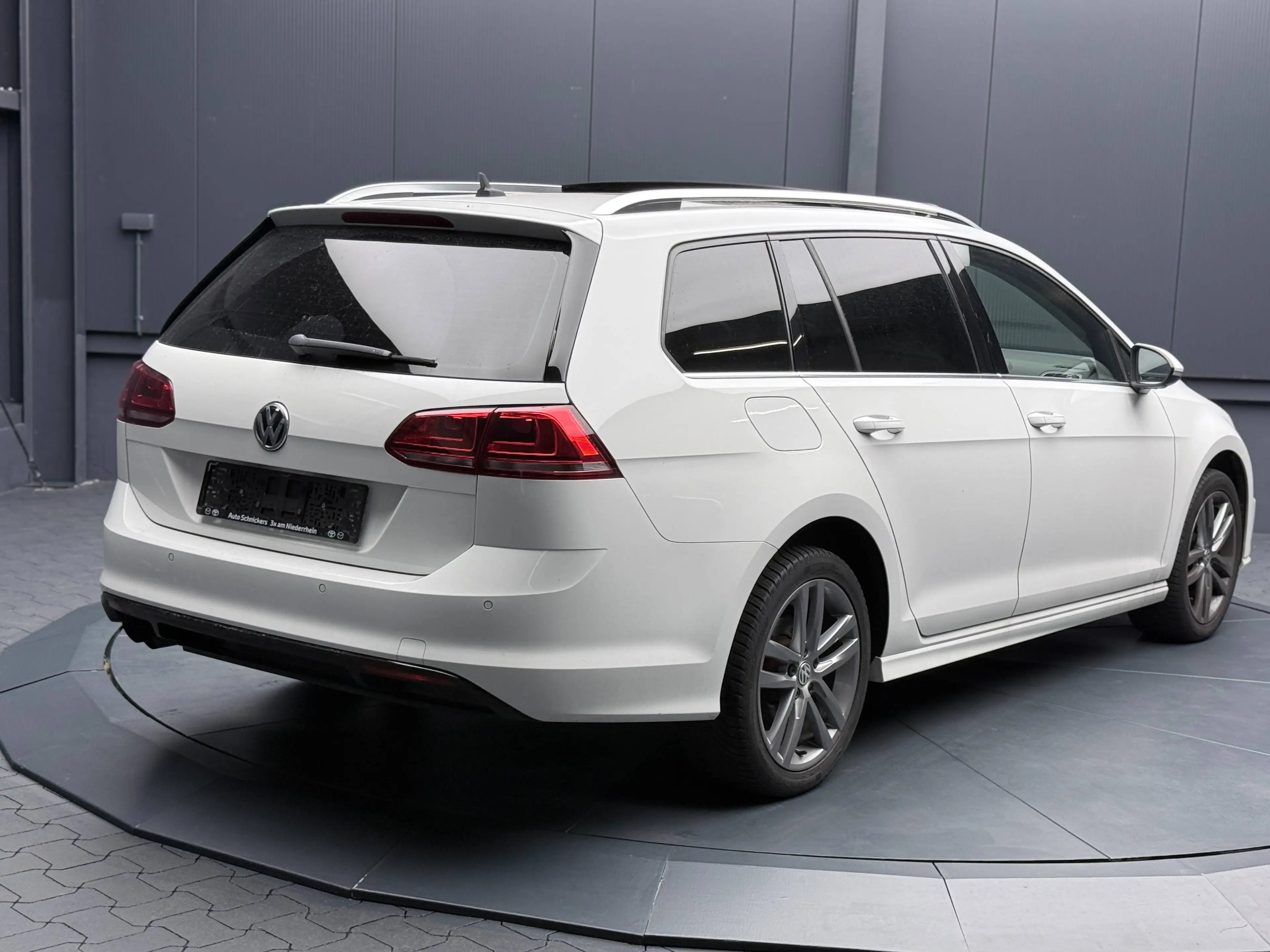 Volkswagen Golf Variant Highline/R-Line *PANORAMA*DynAudio*Massage*T-LEDER* — photo 3