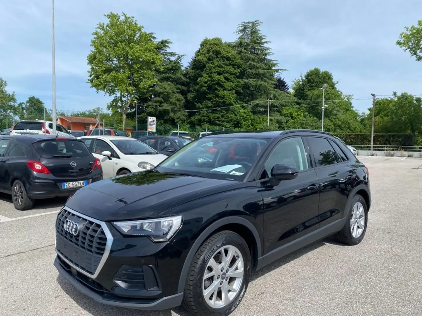 Audi Q3 35 TFSI Business Schwarz - 1