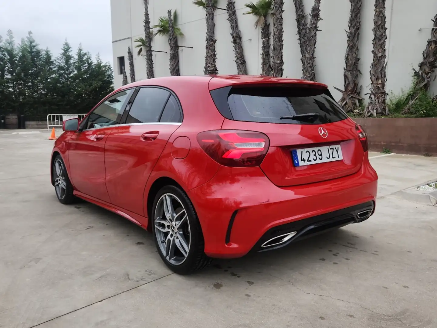 Mercedes-Benz A 200 200d 7G-DCT Rot - 2