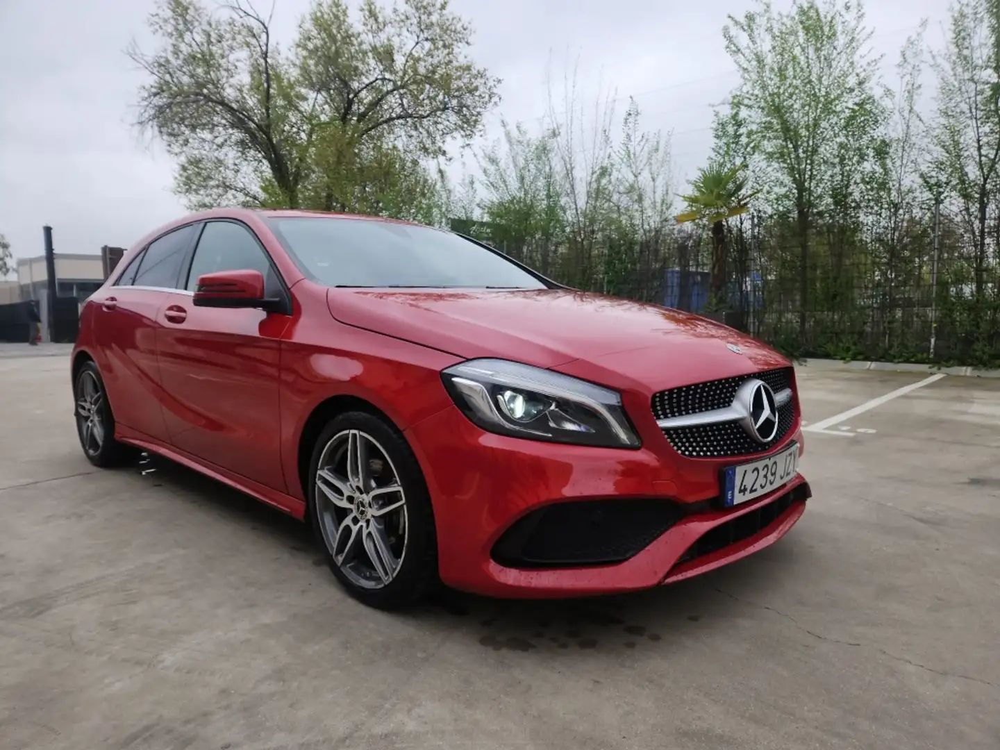 Mercedes-Benz A 200 200d 7G-DCT Rot - 1