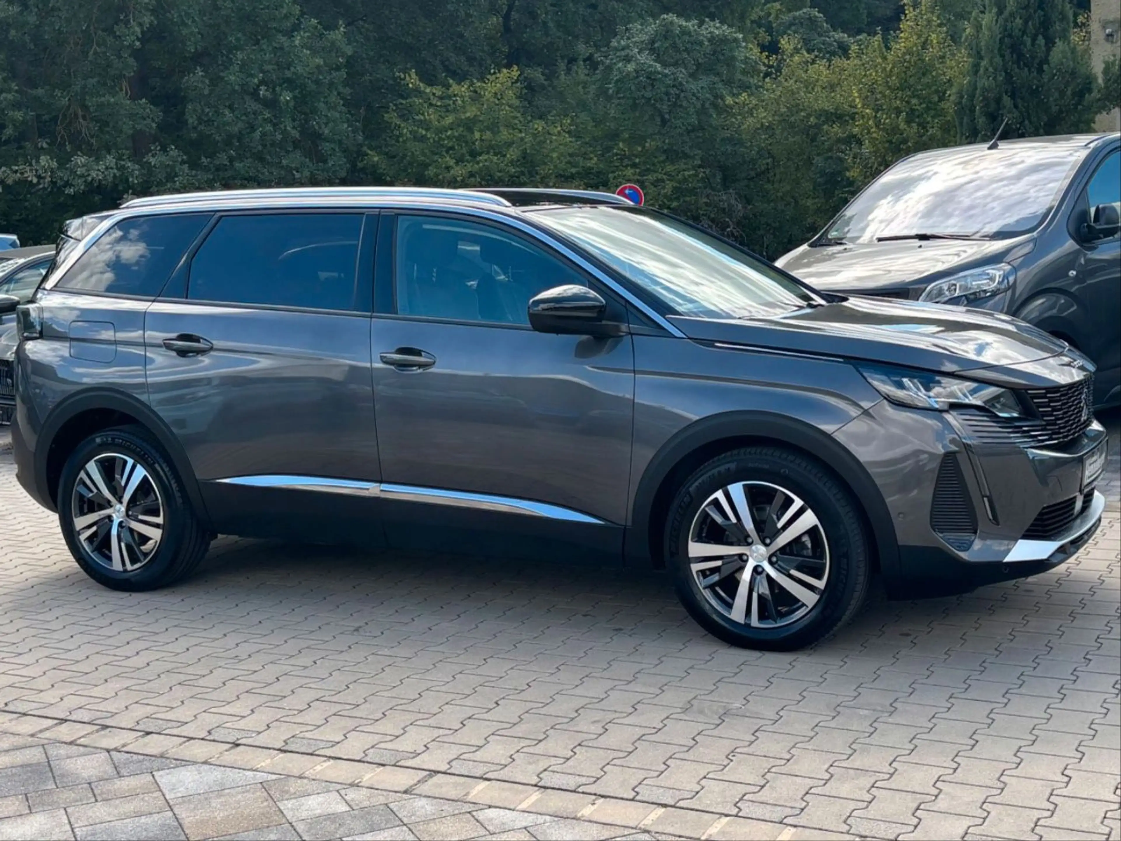 Peugeot 5008 Allure Pack | 7 Sitze | SHZ| CarPlay — photo 4