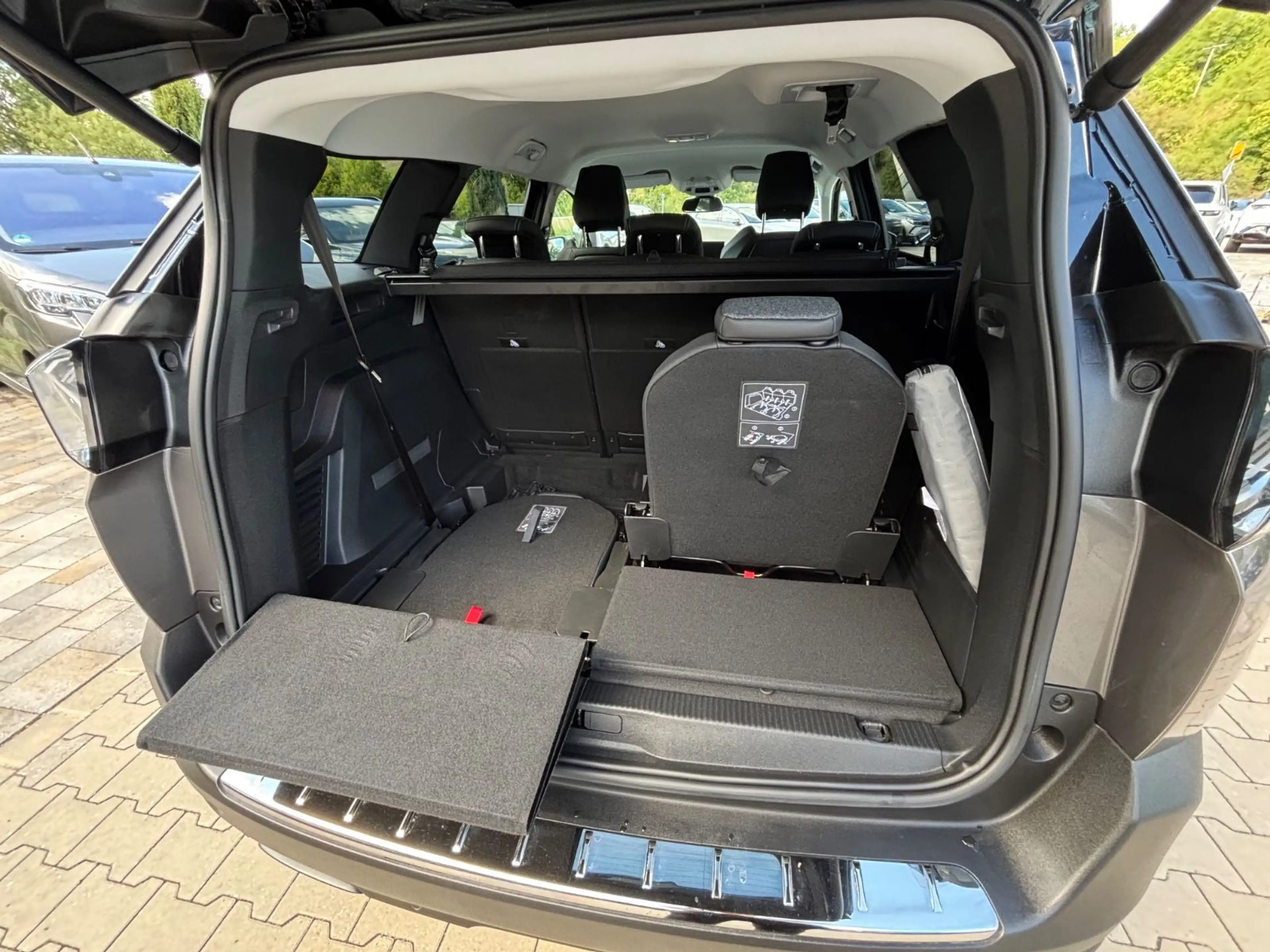 Peugeot 5008 Allure Pack | 7 Sitze | SHZ| CarPlay — photo 10