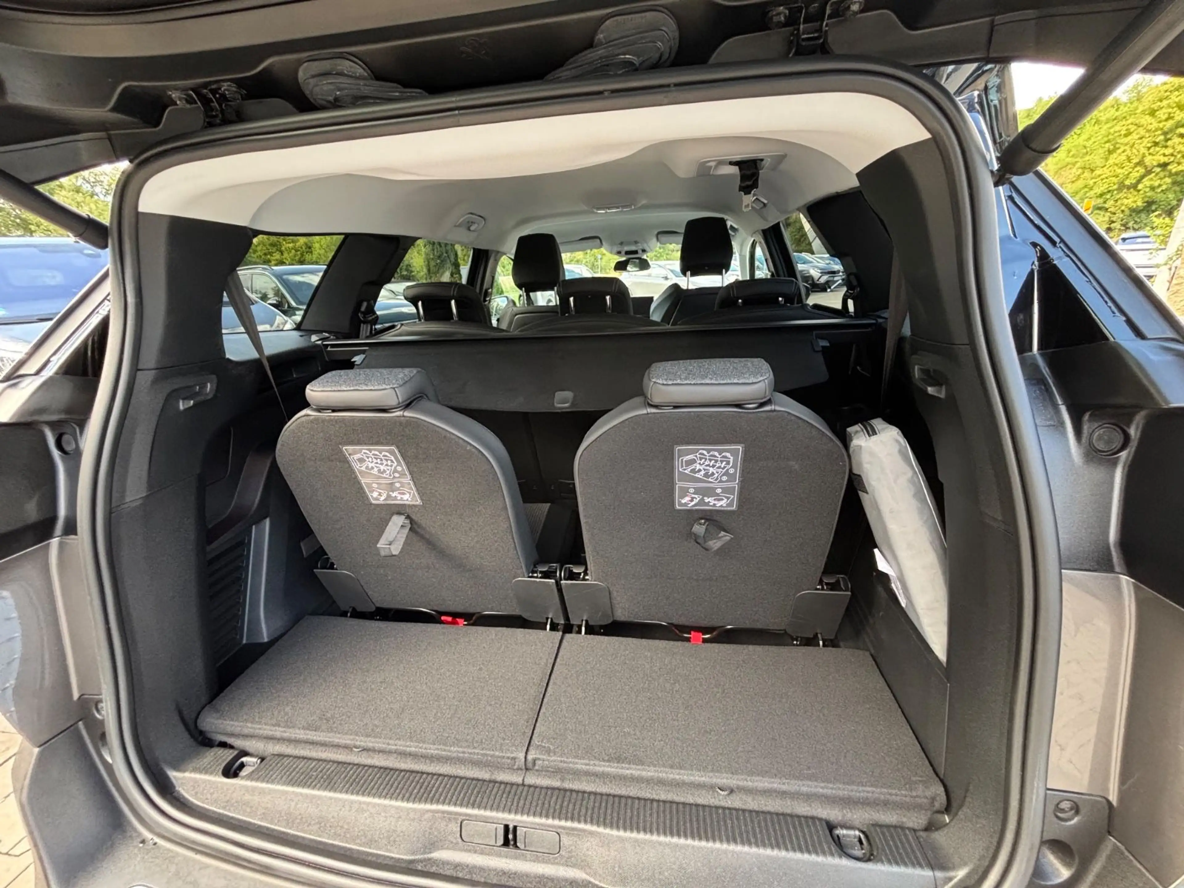 Peugeot 5008 Allure Pack | 7 Sitze | SHZ| CarPlay — photo 9