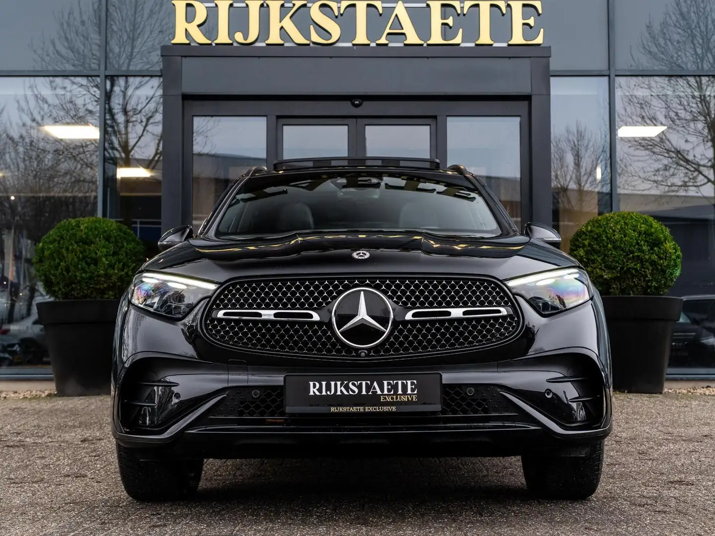 Mercedes-Benz GLC 300 300e 4MATIC AMG Line|PANO|BURMESTER|360° Schwarz - 2
