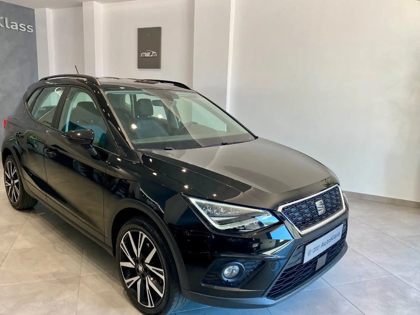 SEAT Arona 1.0 EcoTSI Black Edition di Unico Proprietario Negro - 2