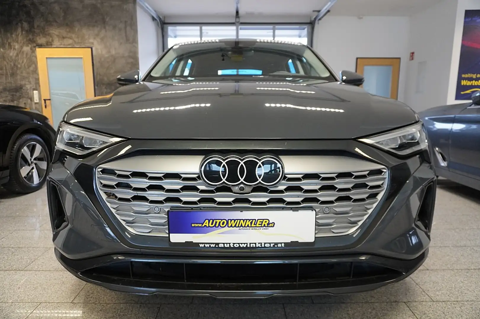 Audi Q8 e-tron  e-tron quattro Business Matrix/Nav Grau - 2