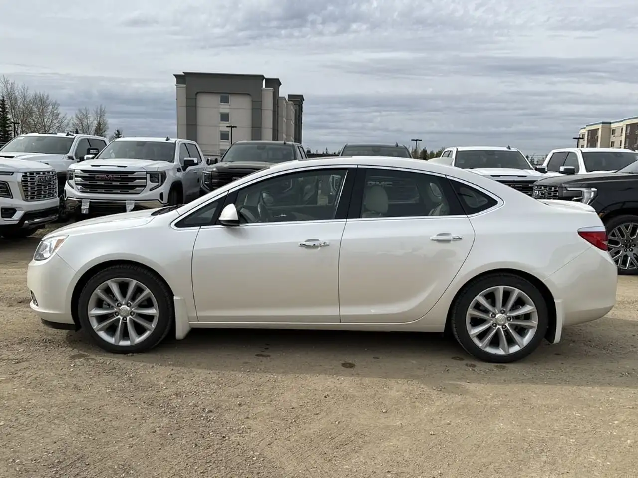 Buick Verano снимка Buick Verano