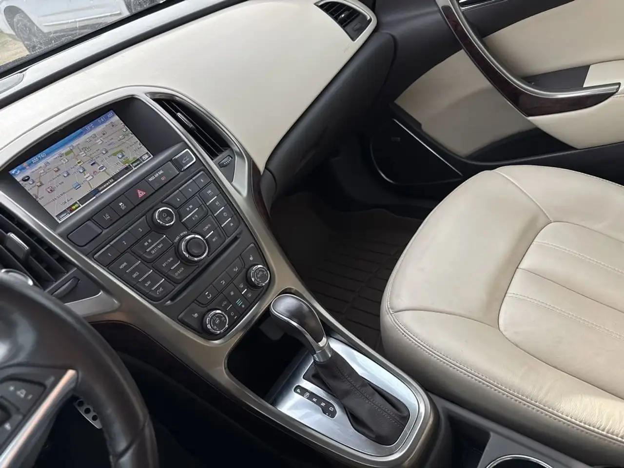 Buick Verano снимка Buick Verano