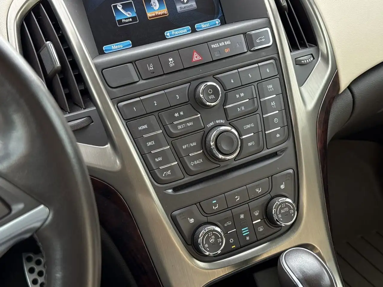 Buick Verano снимка Buick Verano