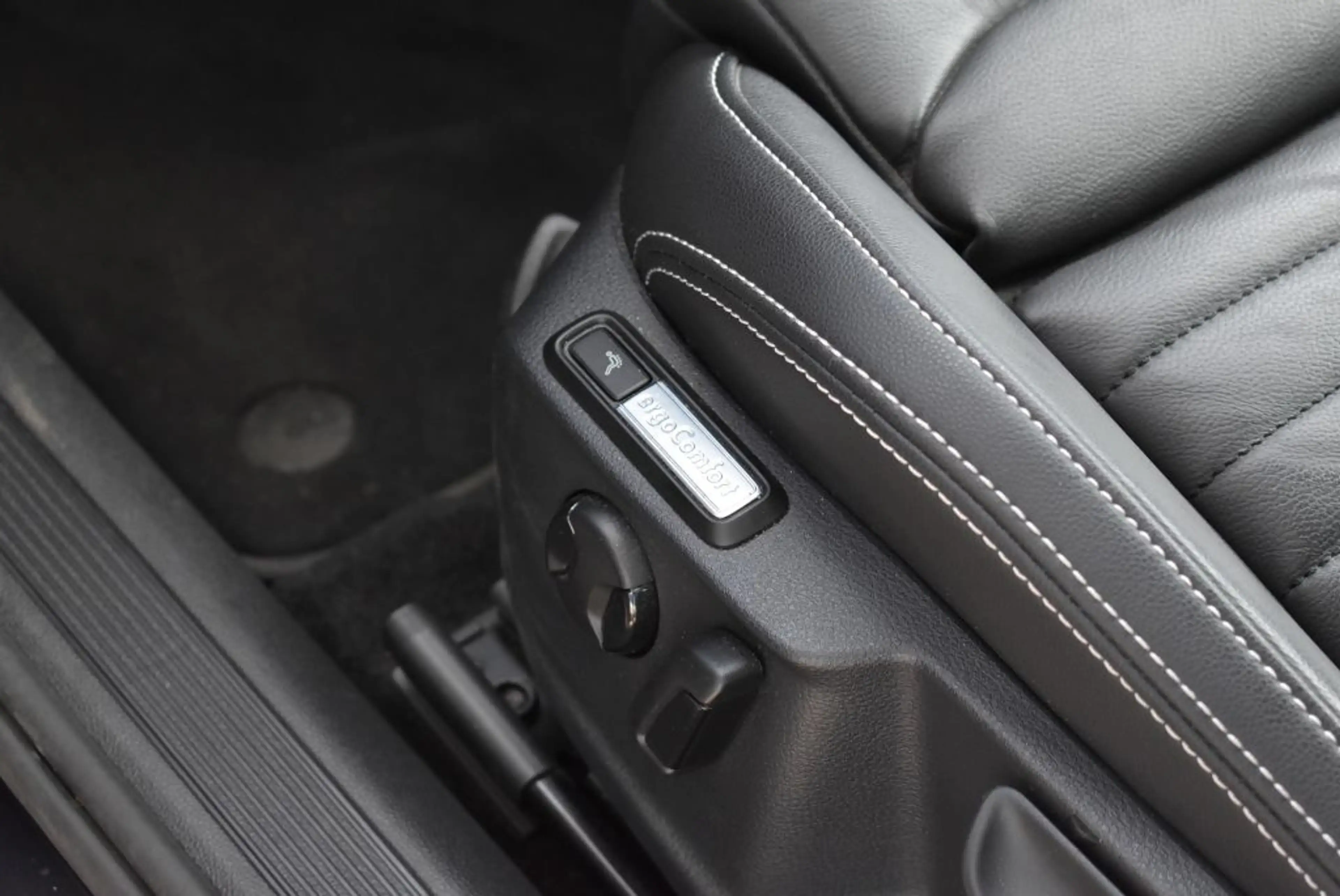 Volkswagen Passat Variant 1.4 TSI Plug-In-Hybrid DSG GTE Alu Navi Klimatroni — photo 12