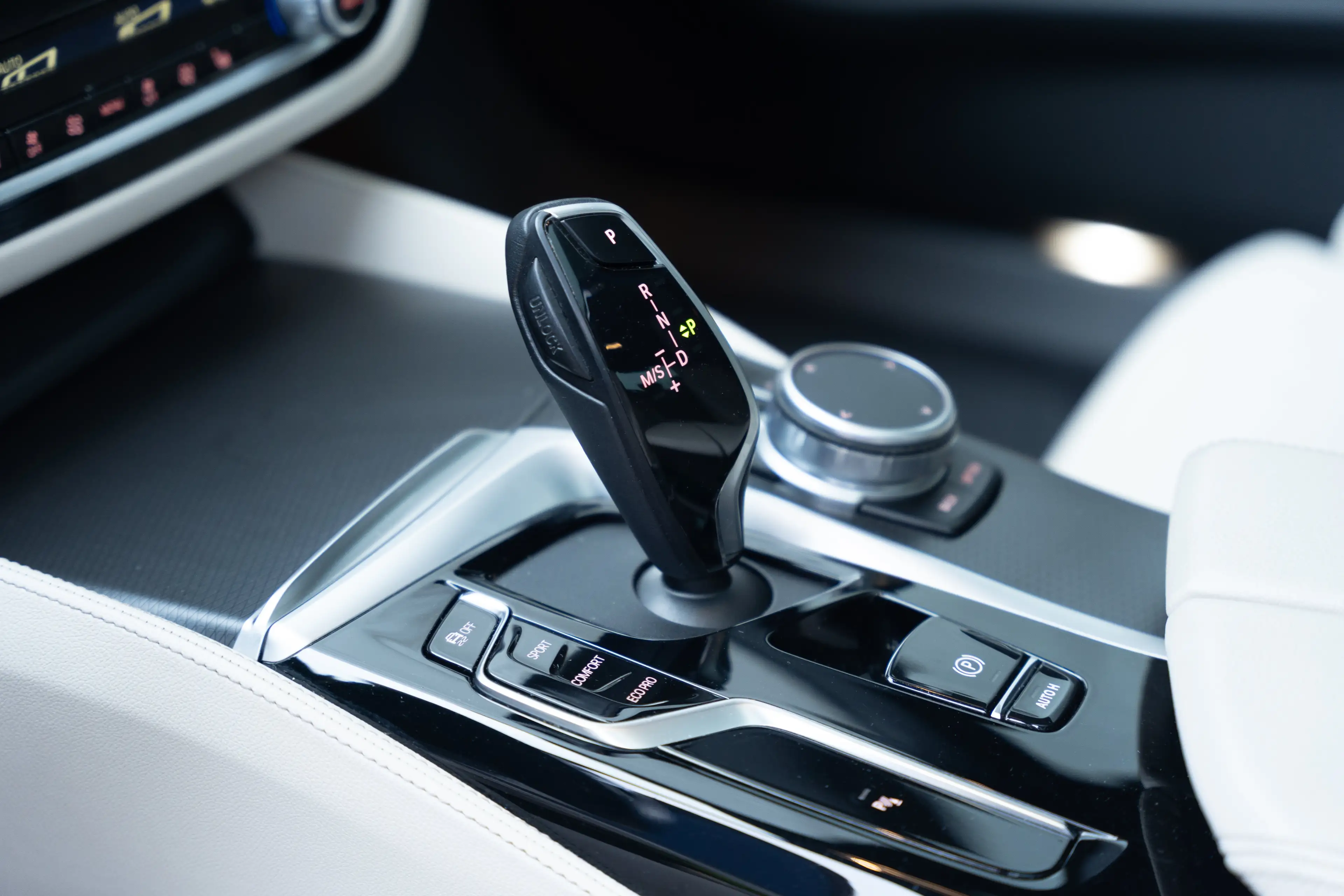 BMW 518 M-PACK*FULL — photo 14