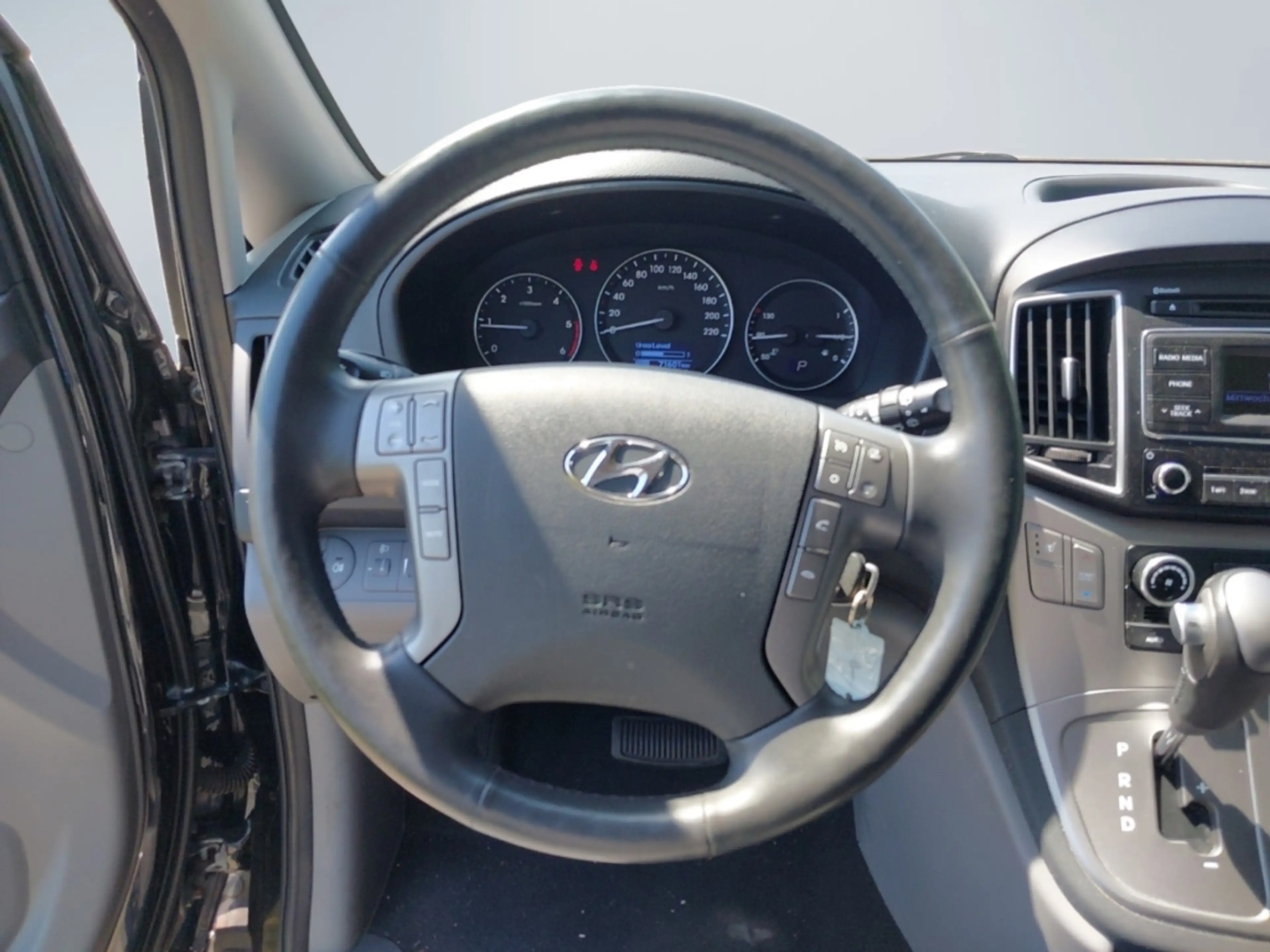 Hyundai H-1 Trend 2,5 CRDI 7-SITZER DAB SHZ LenkradHZG Alarm T — photo 12