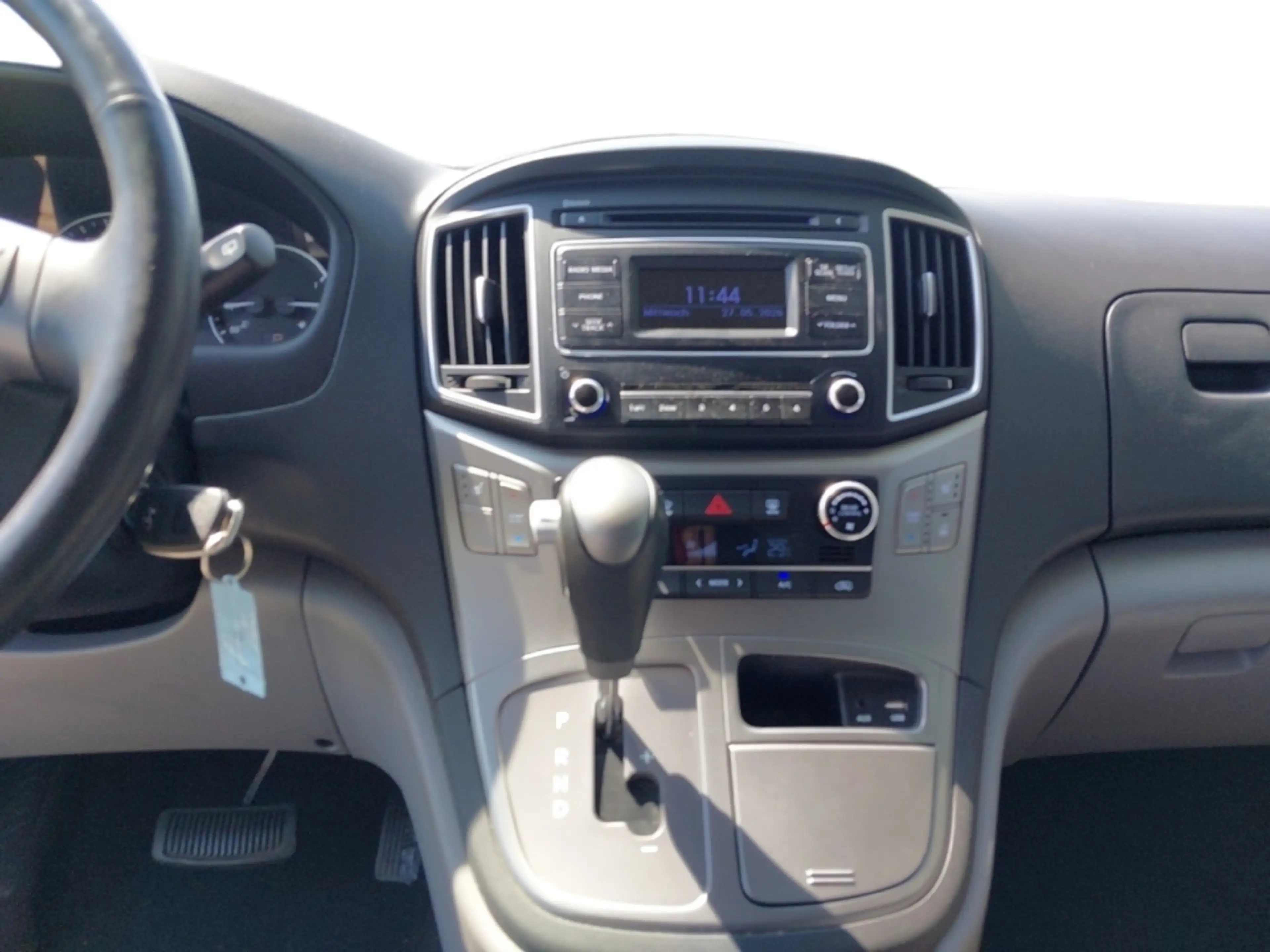 Hyundai H-1 Trend 2,5 CRDI 7-SITZER DAB SHZ LenkradHZG Alarm T — photo 11