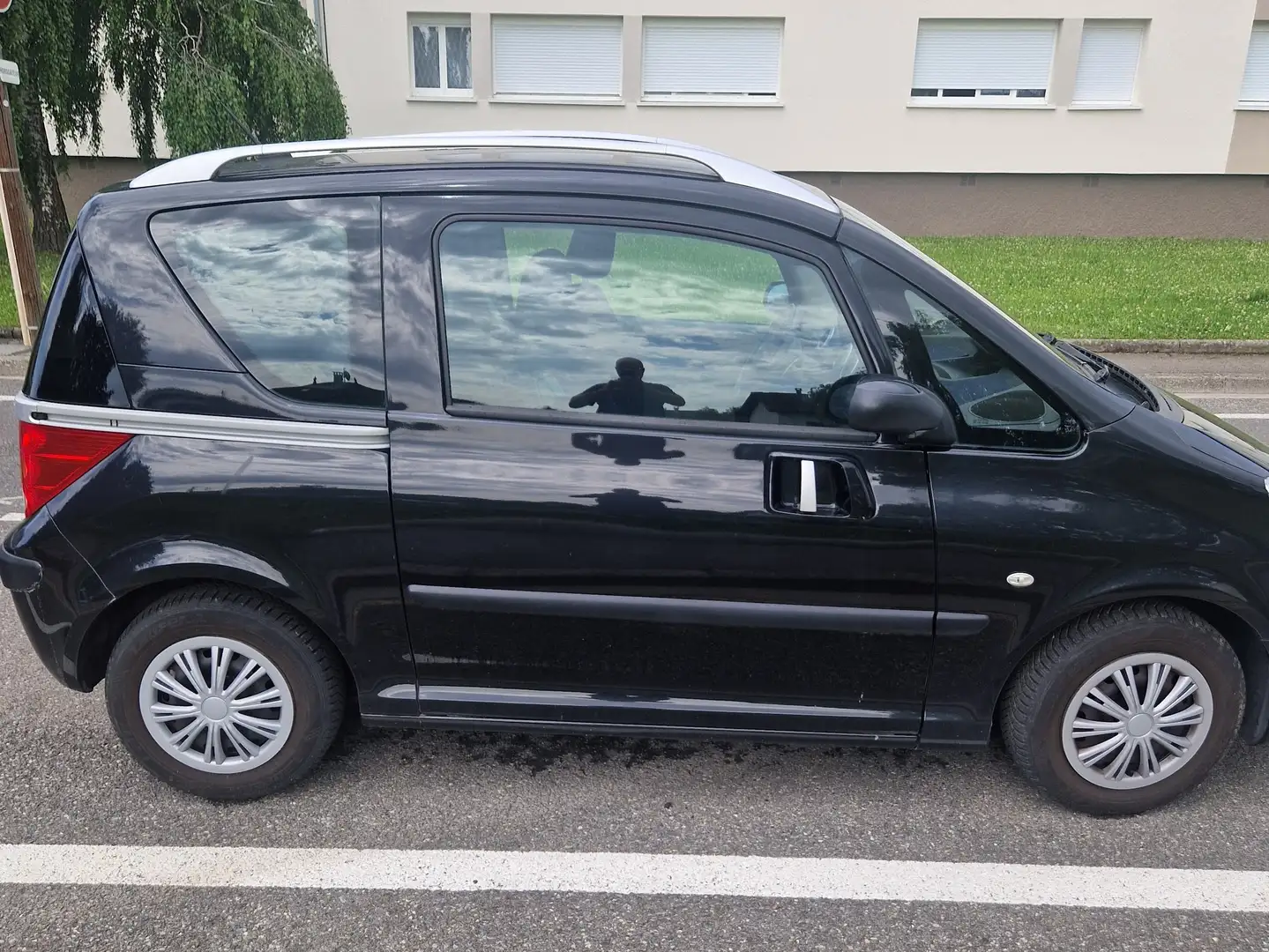 Peugeot 1007 1007 1.6e 16V 110ch 2-TronicSporty Pack Noir - 2