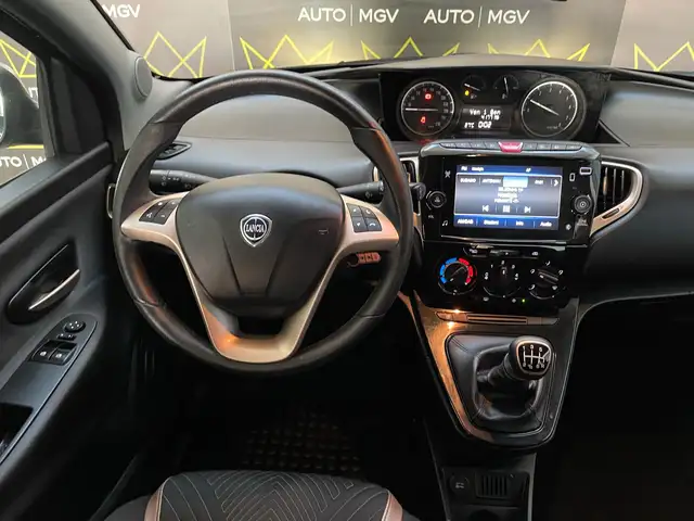 Lancia Ypsilon view 11
