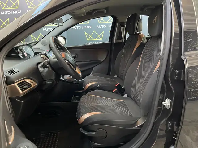 Lancia Ypsilon view 8