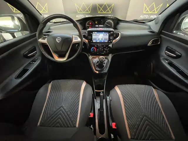 Lancia Ypsilon view 9