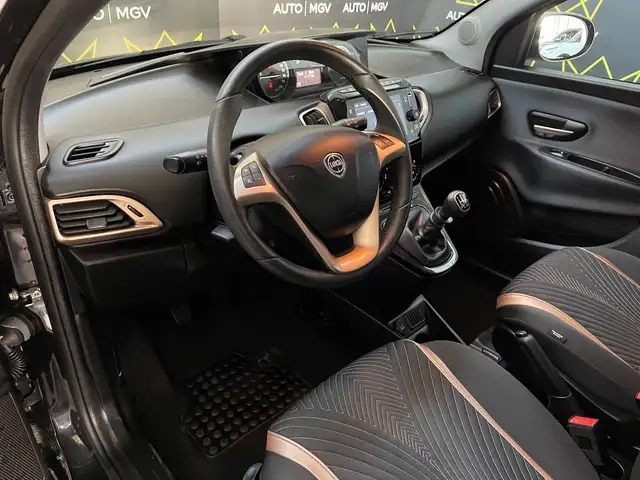 Lancia Ypsilon view 7