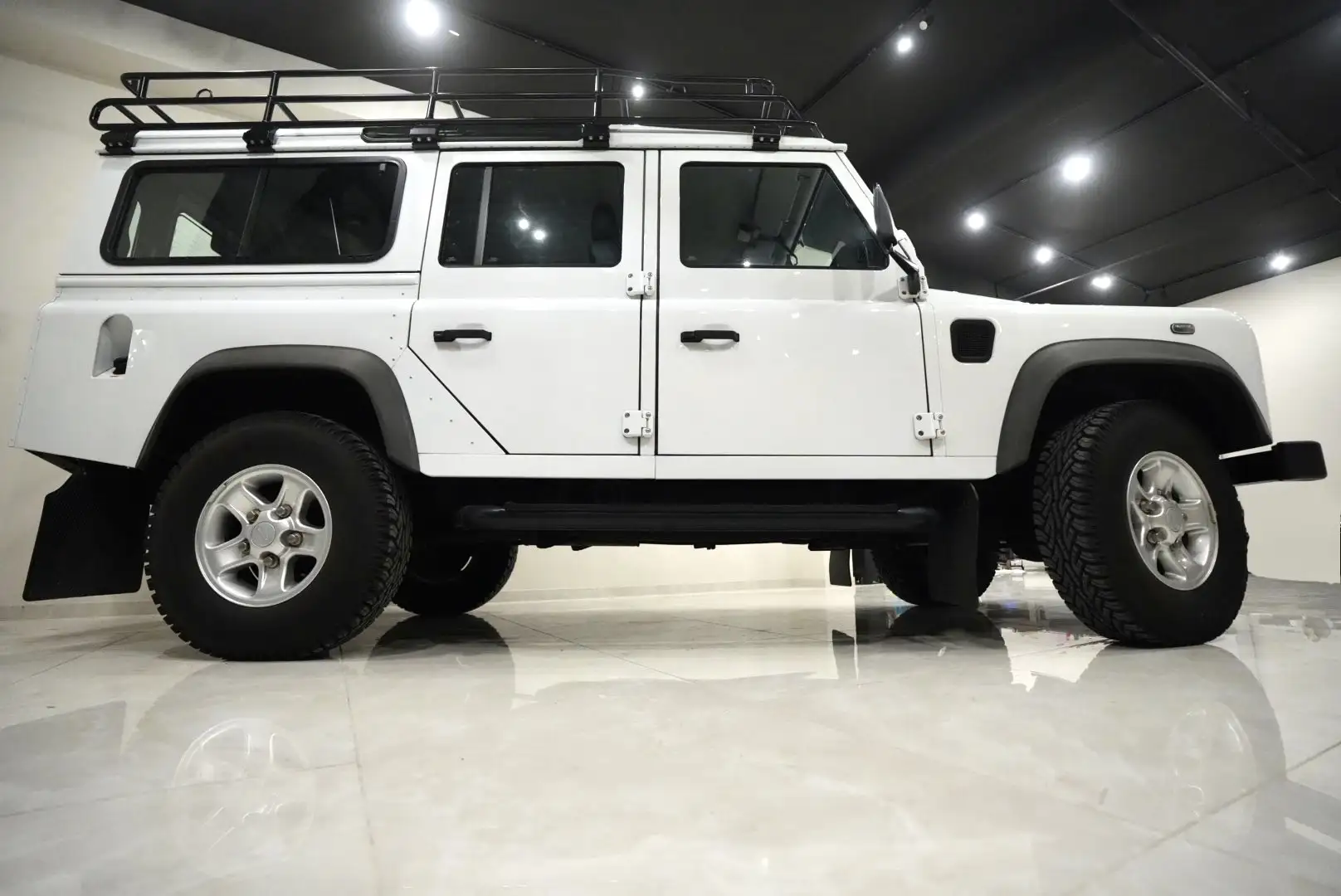 Land Rover Defender 110 station-wagon (9pl) - 2