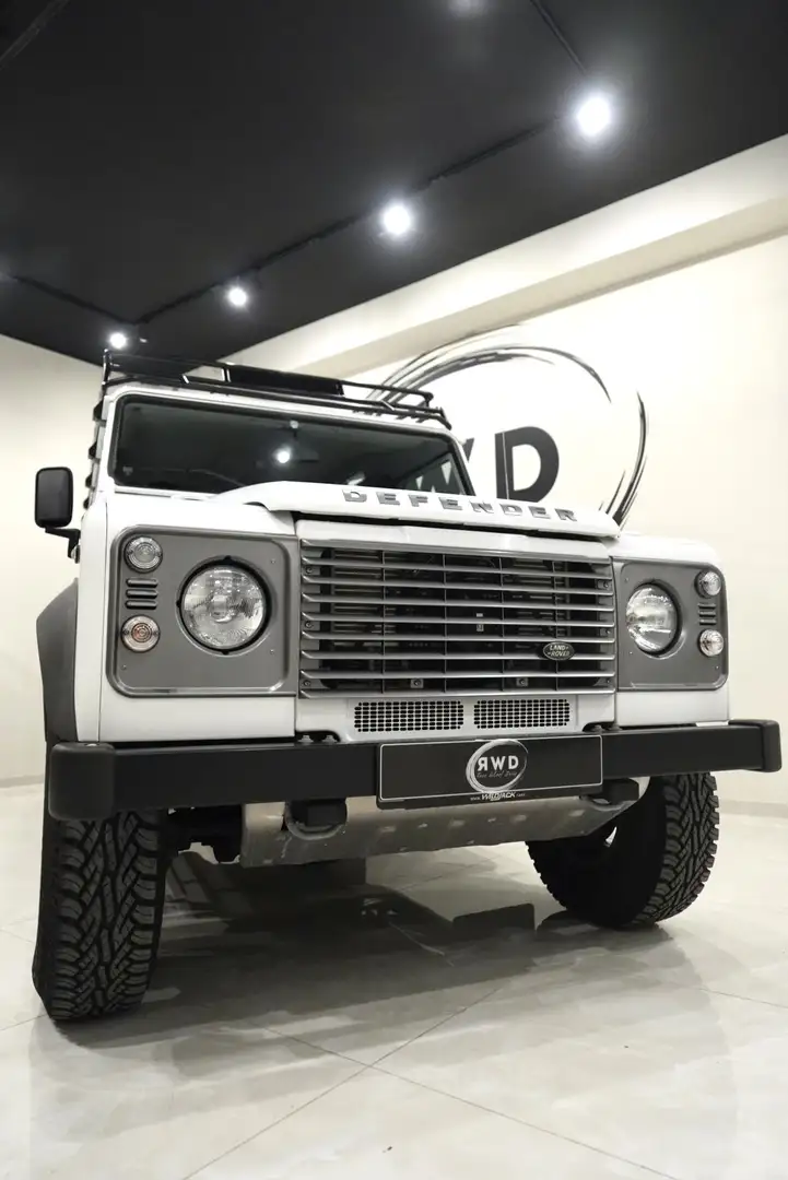 Land Rover Defender 110 station-wagon (9pl) - 1