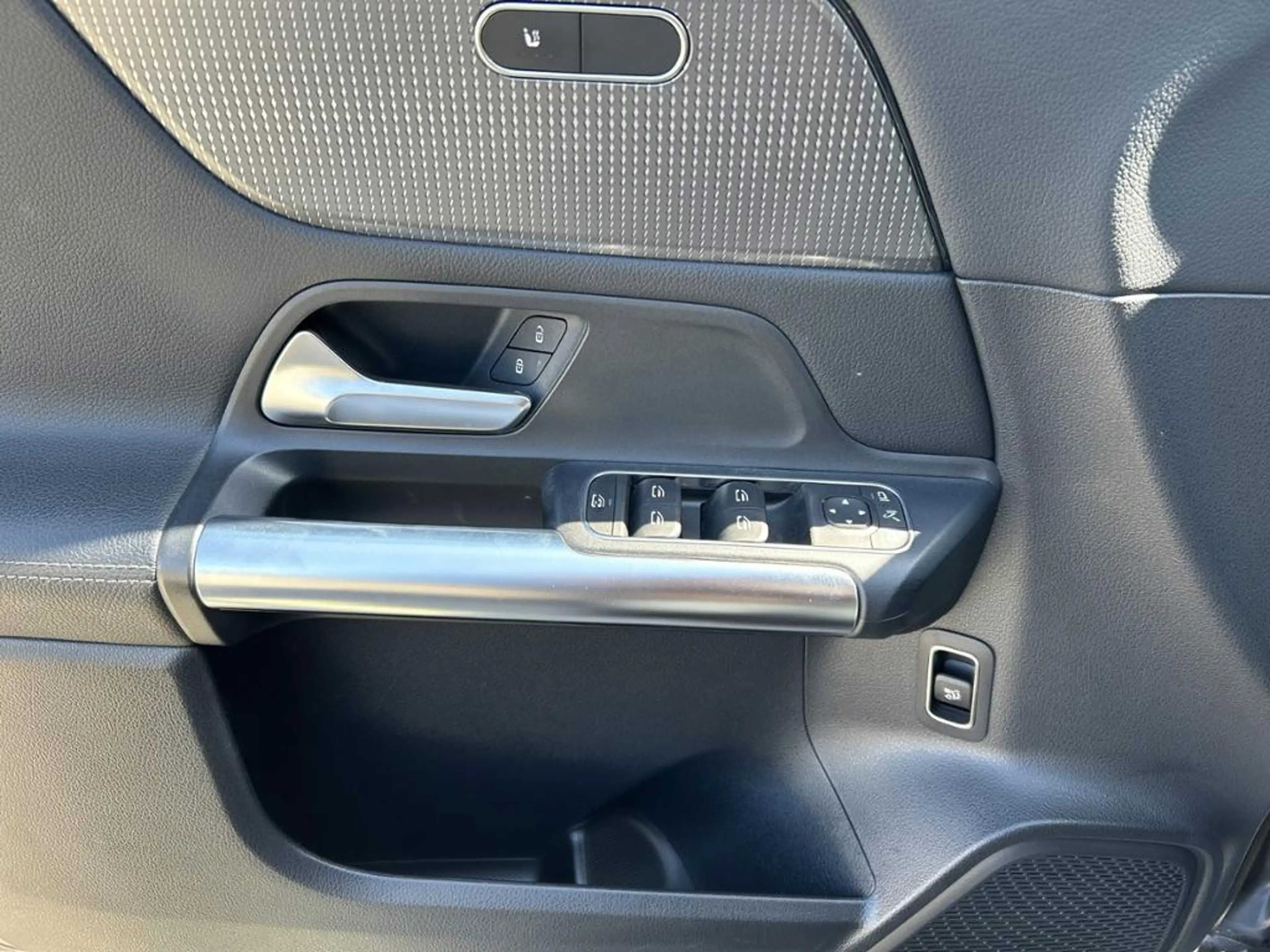 Mercedes-Benz B 200 AHK AUT KlimaA LED LM Navi PDC ParkAss SHZ — photo 14
