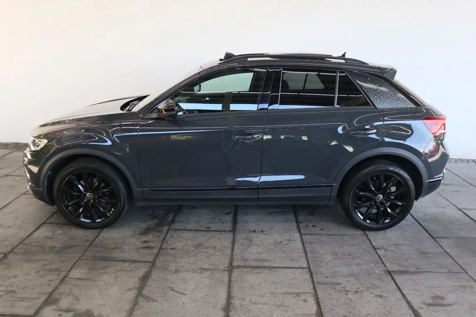 Volkswagen T-Roc 2.0 TDI DSG Sport*Pano*Virtual*R.Kam* Grijs - 2