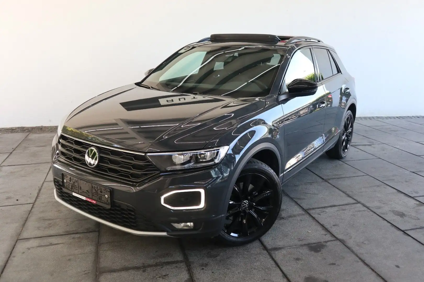 Volkswagen T-Roc 2.0 TDI DSG Sport*Pano*Virtual*R.Kam* Grijs - 1