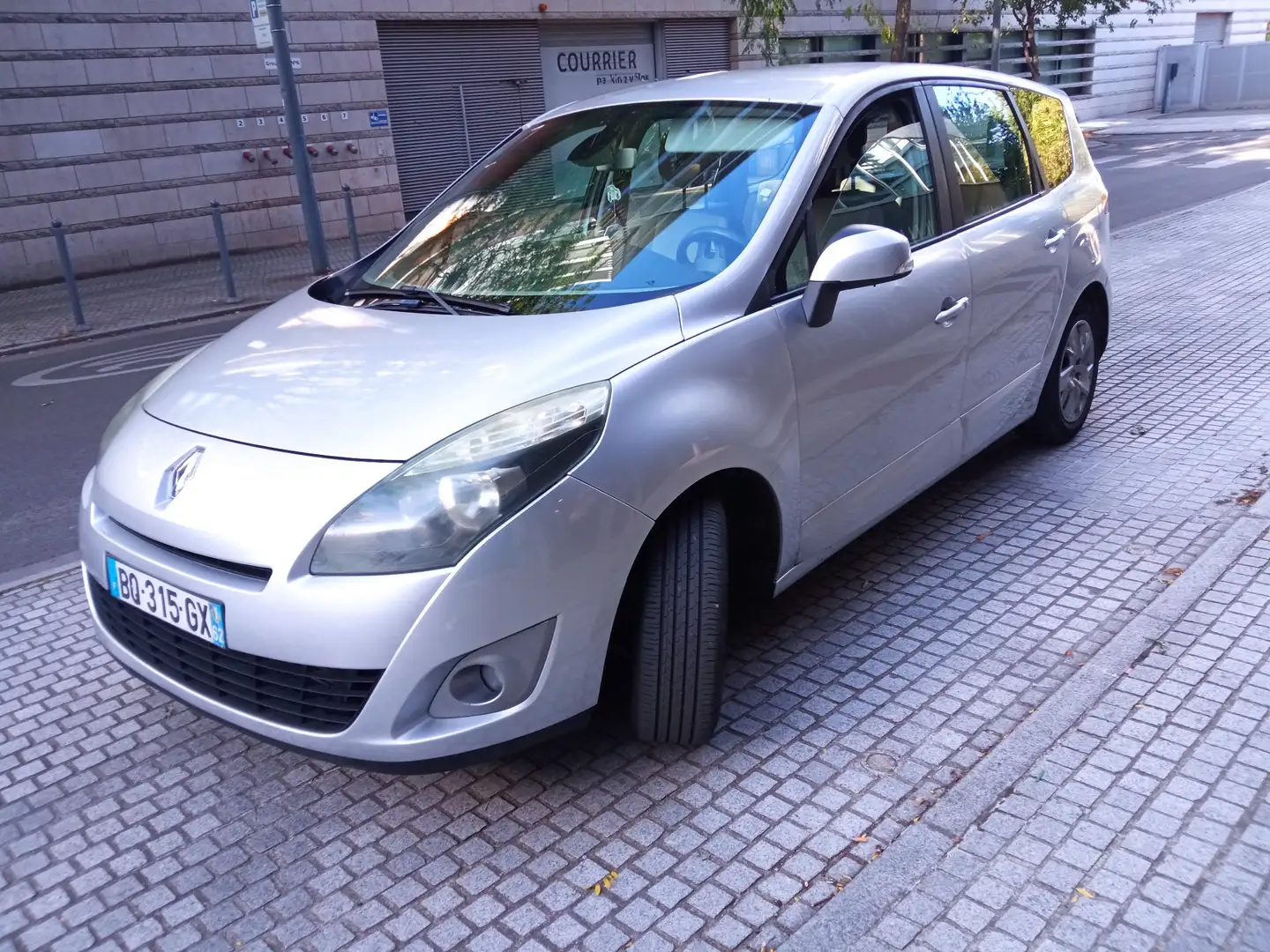 Renault Scenic III dCi 110 FAP eco2 Dynamique Energy - 2
