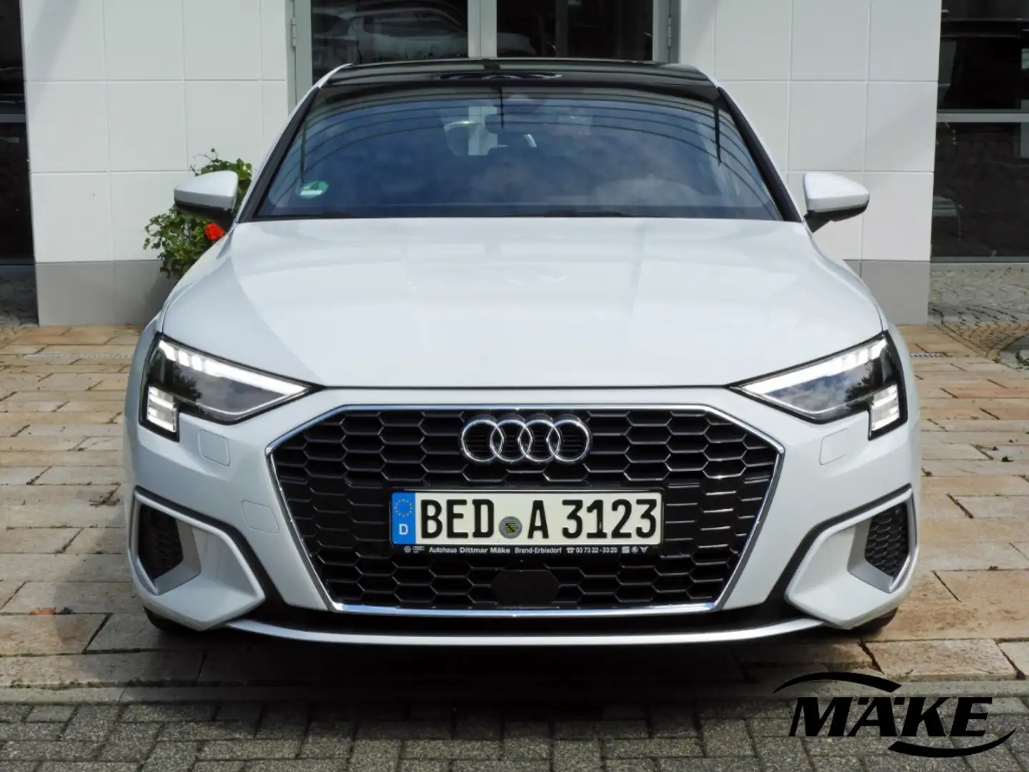 Audi A3 Sportback advanced 35 TFSI S-tronic Matrix Pano Biały - 2