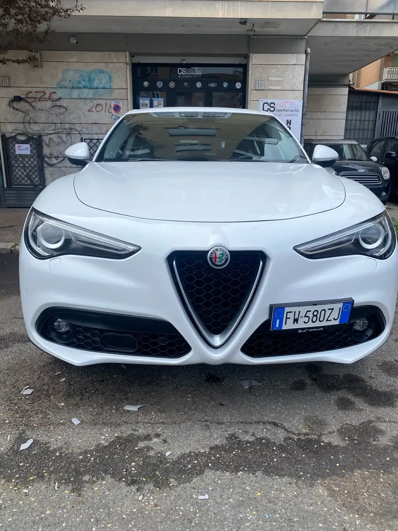 Alfa Romeo Stelvio Stelvio 2.2 t Executive rwd 190cv auto my19 Bianco - 1