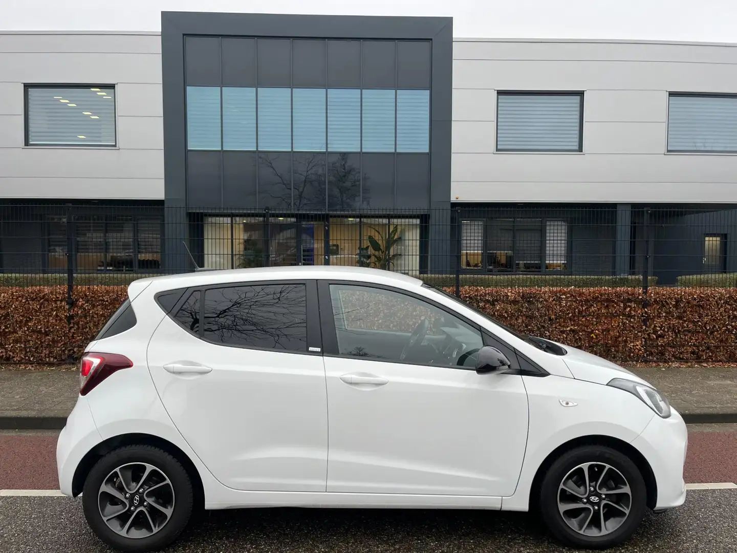 Hyundai i10 1.2 MPI Automaat Airco Stoel/Stuur/verwaring nieuw Wit - 2
